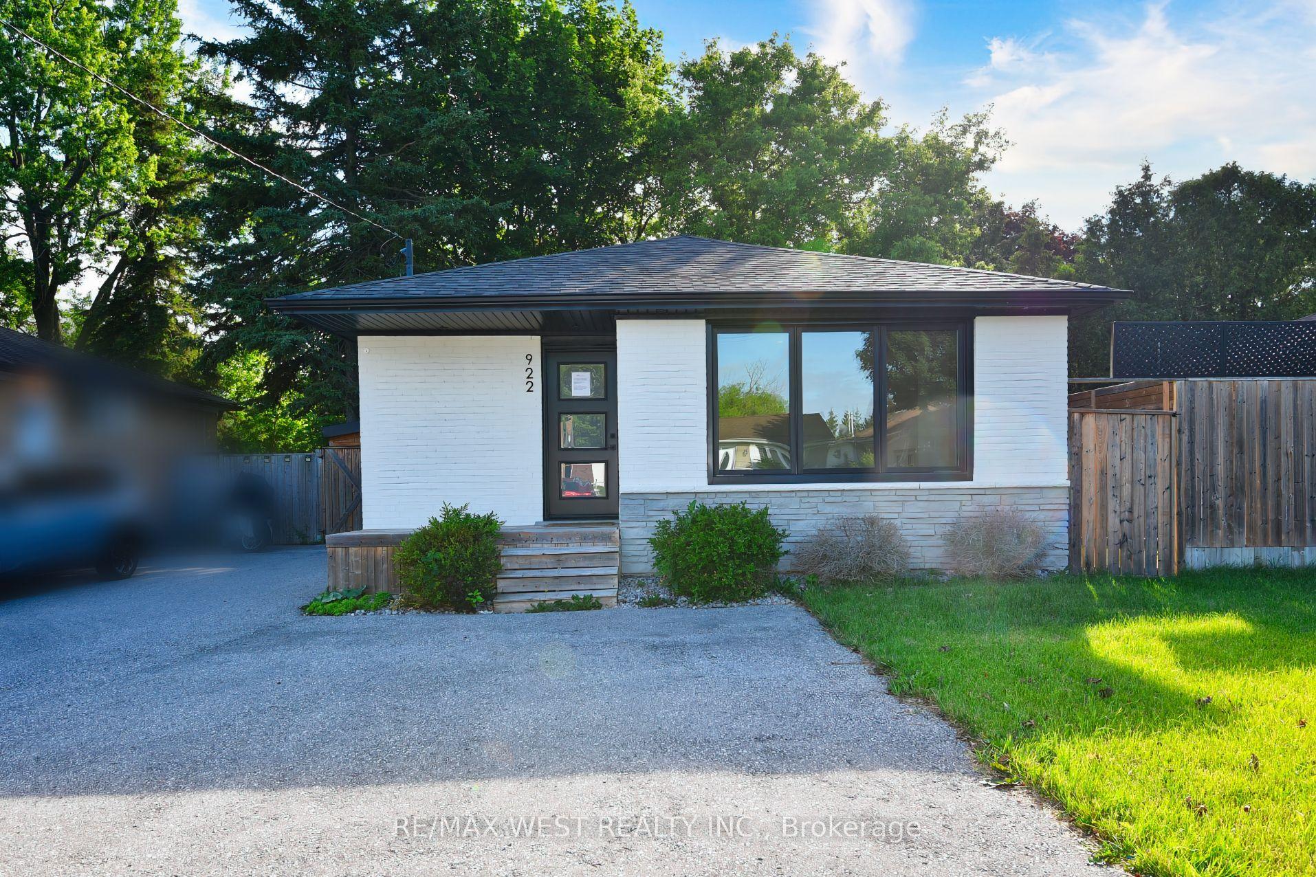 922 Centre Street N, Whitby — Detached for sale, photo 1