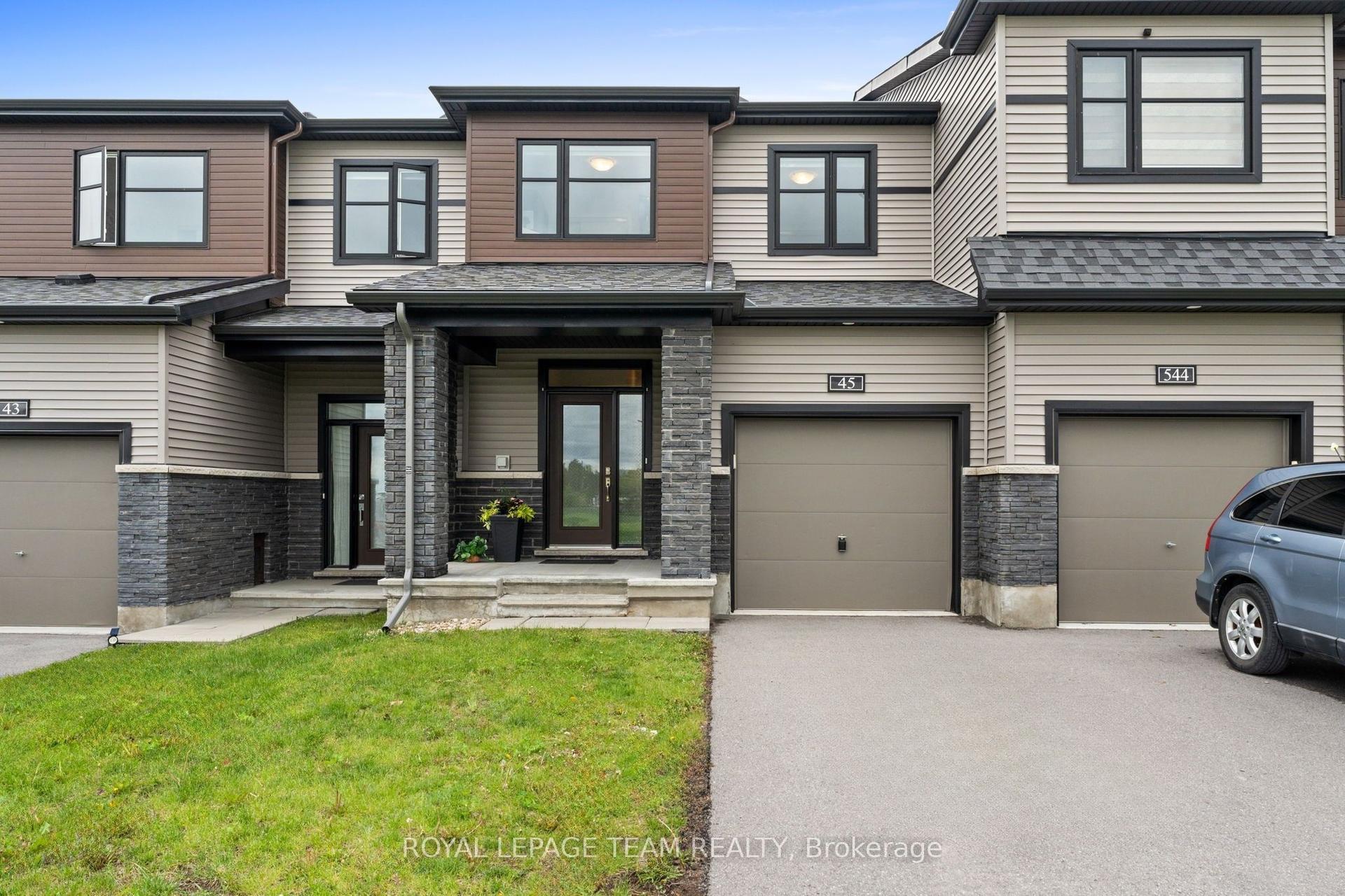 45 Finglas Court, Barrhaven — Townhouse for sale, photo 1