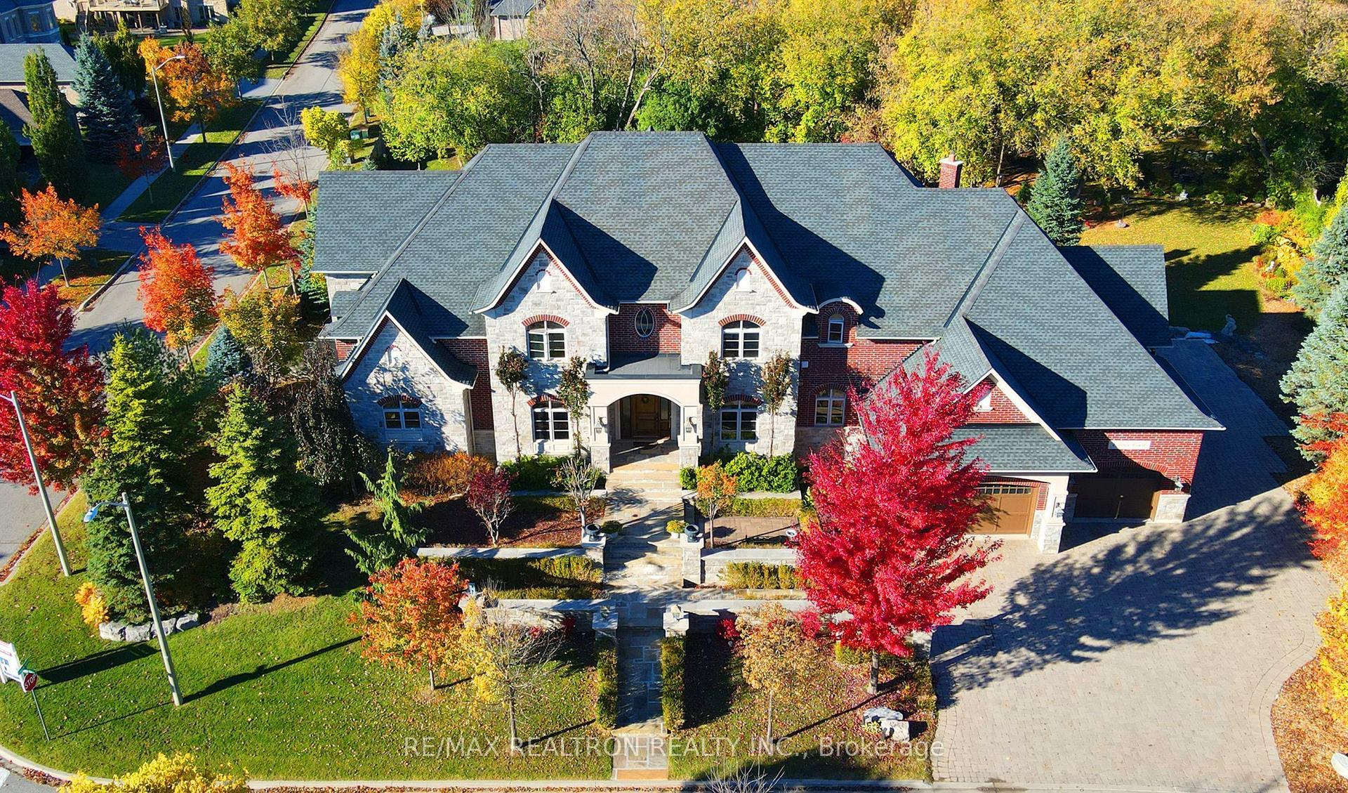 2 Beau Court, Aurora — Detached for sale, photo 1