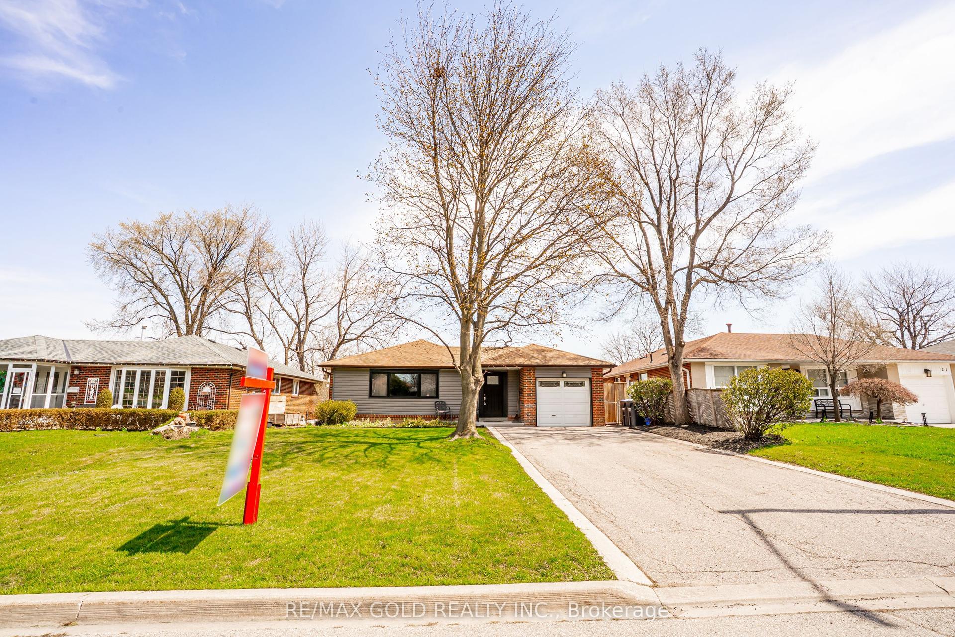 23 Dunster Crescent — photo 1