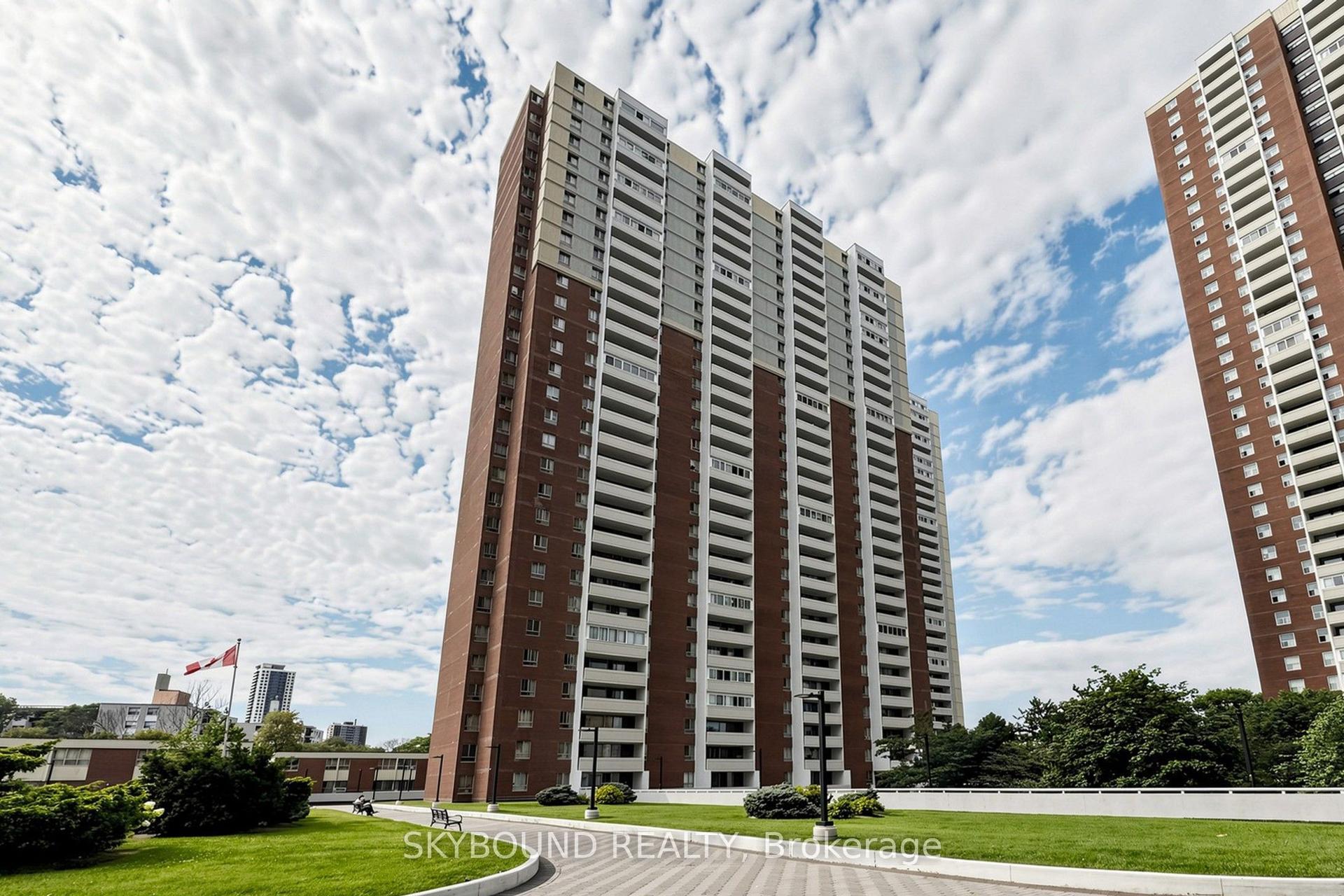 1 Massey Square 1710 #1710, Toronto — Condo for sale, photo 1