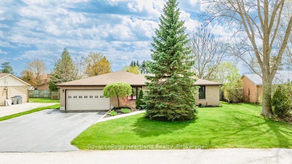 4 Ducharme Crescent — photo 1