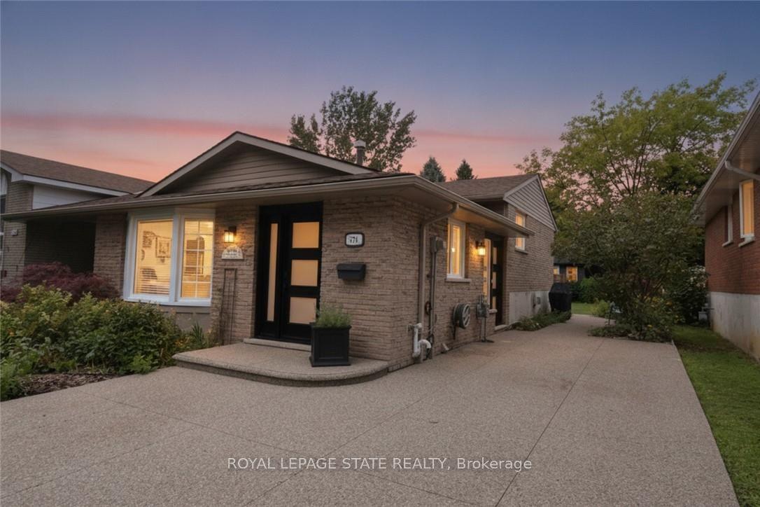 374 Brigadoon Drive, Hamilton — Detached for sale, photo 1