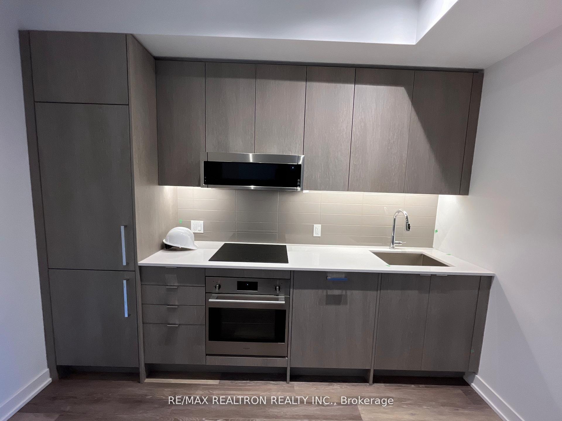 250 Lawrence Avenue W 401 #401 — photo 1