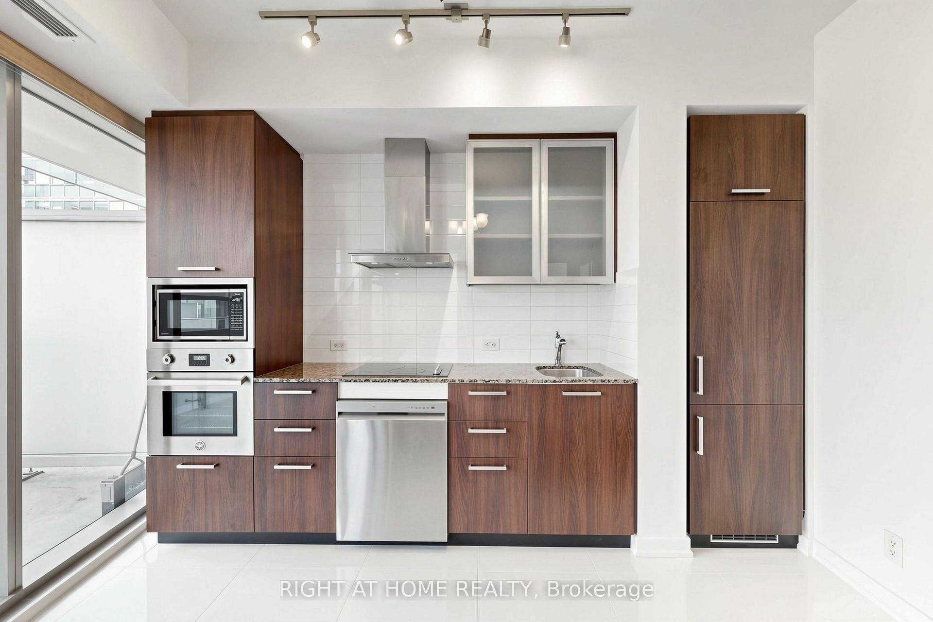 14 York Street 2006 #2006, Toronto — Condo for lease, photo 1