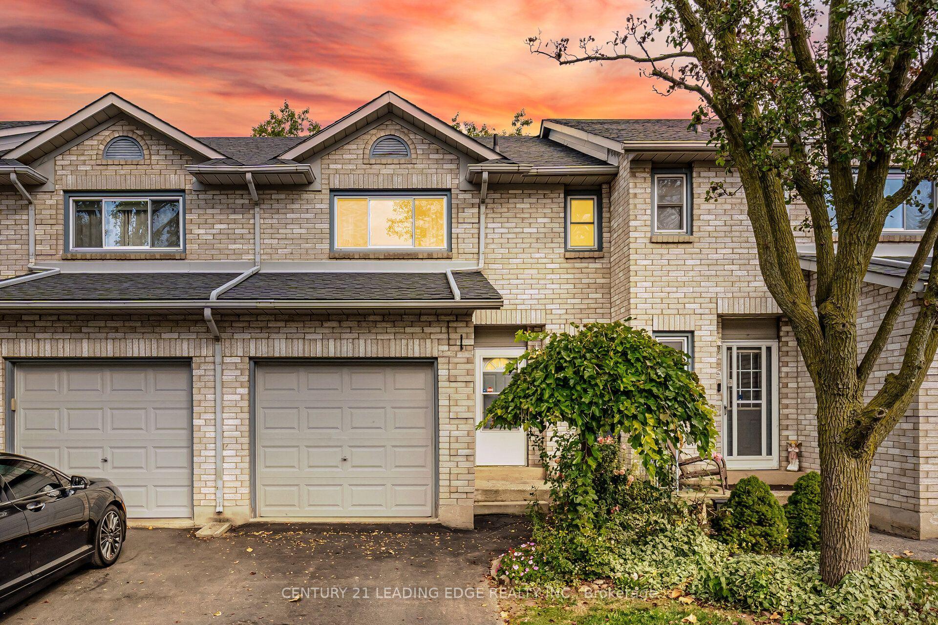 2 Royalwood Court 54 #54, Hamilton — Condo Town for sale, photo 1