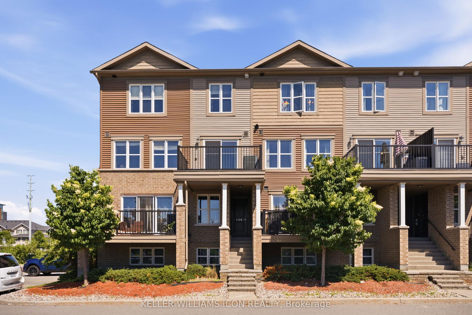 528 Clearbrook Drive, Barrhaven — Condo Town for sale, photo 1