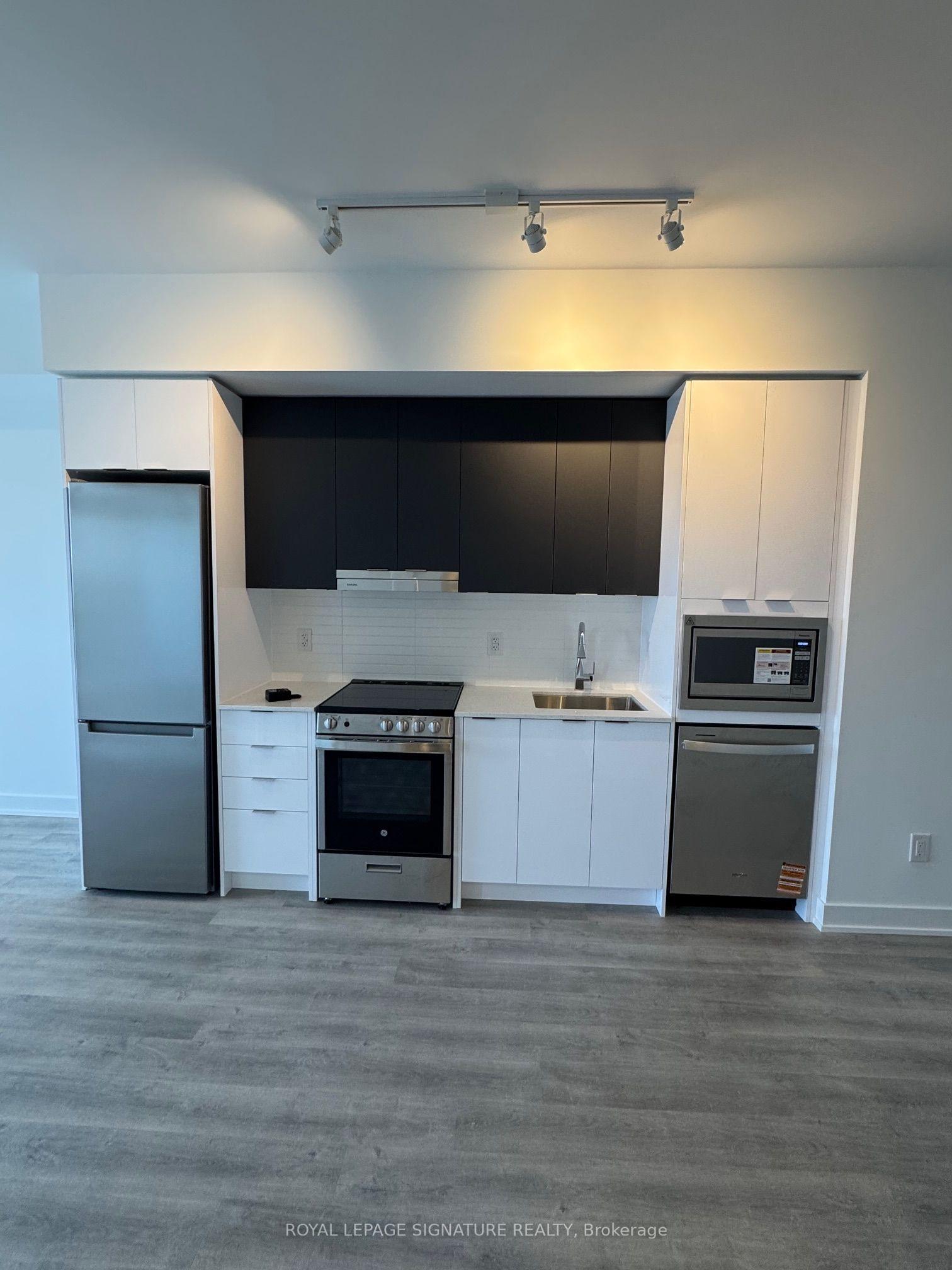 5105 Hurontario Street 812 #812 — photo 1