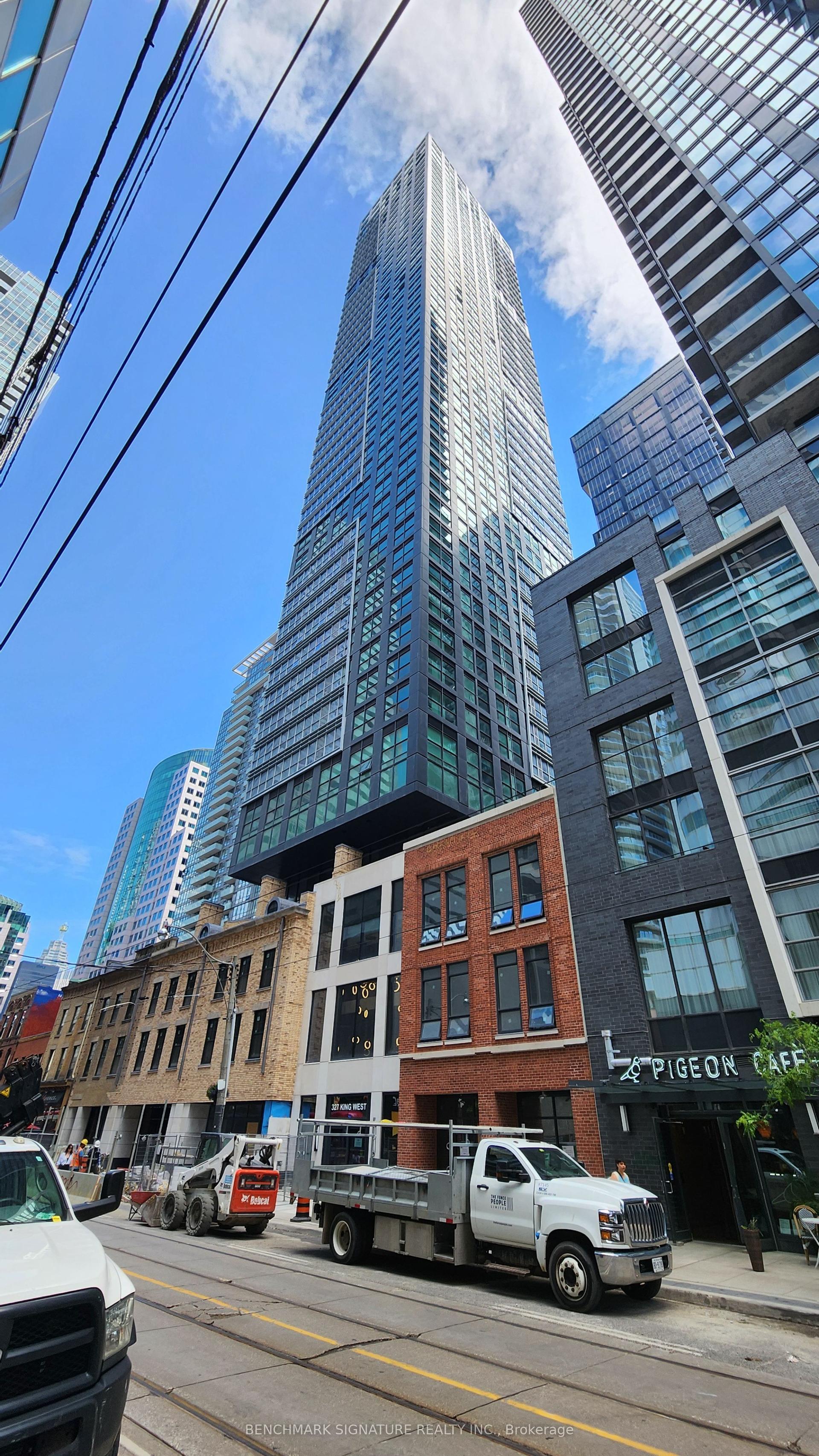 327 King Street W 1506 #1506 — photo 1