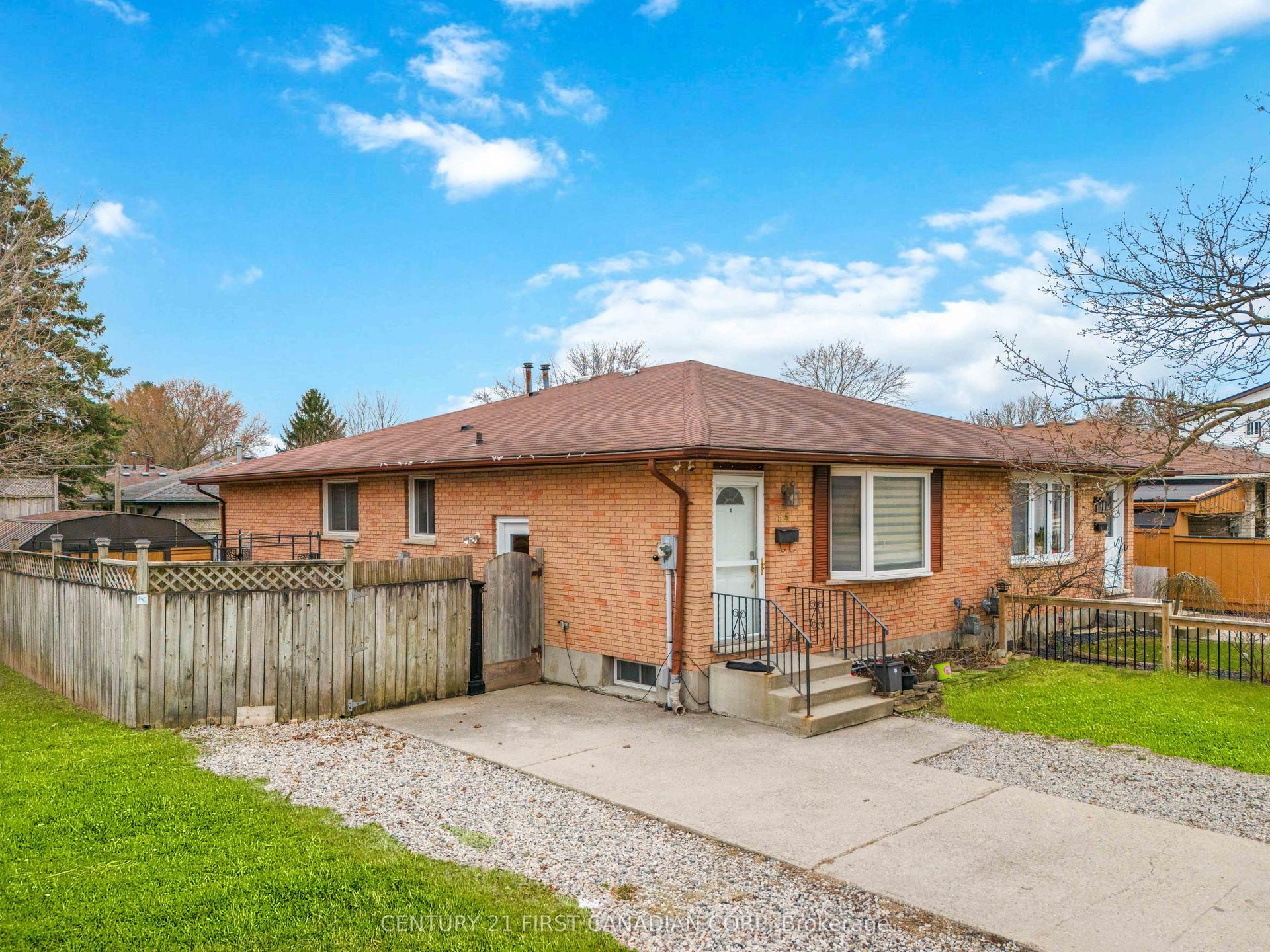 54 Brennan Drive N, Strathroy-Caradoc — Detached for sale, photo 1