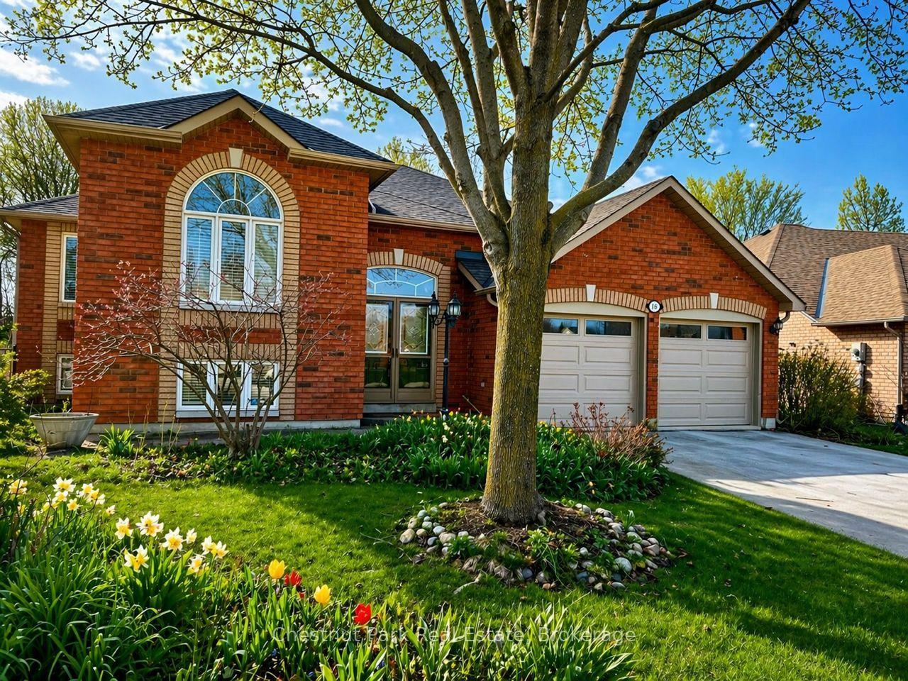 16 Green Pine Crescent — photo 1