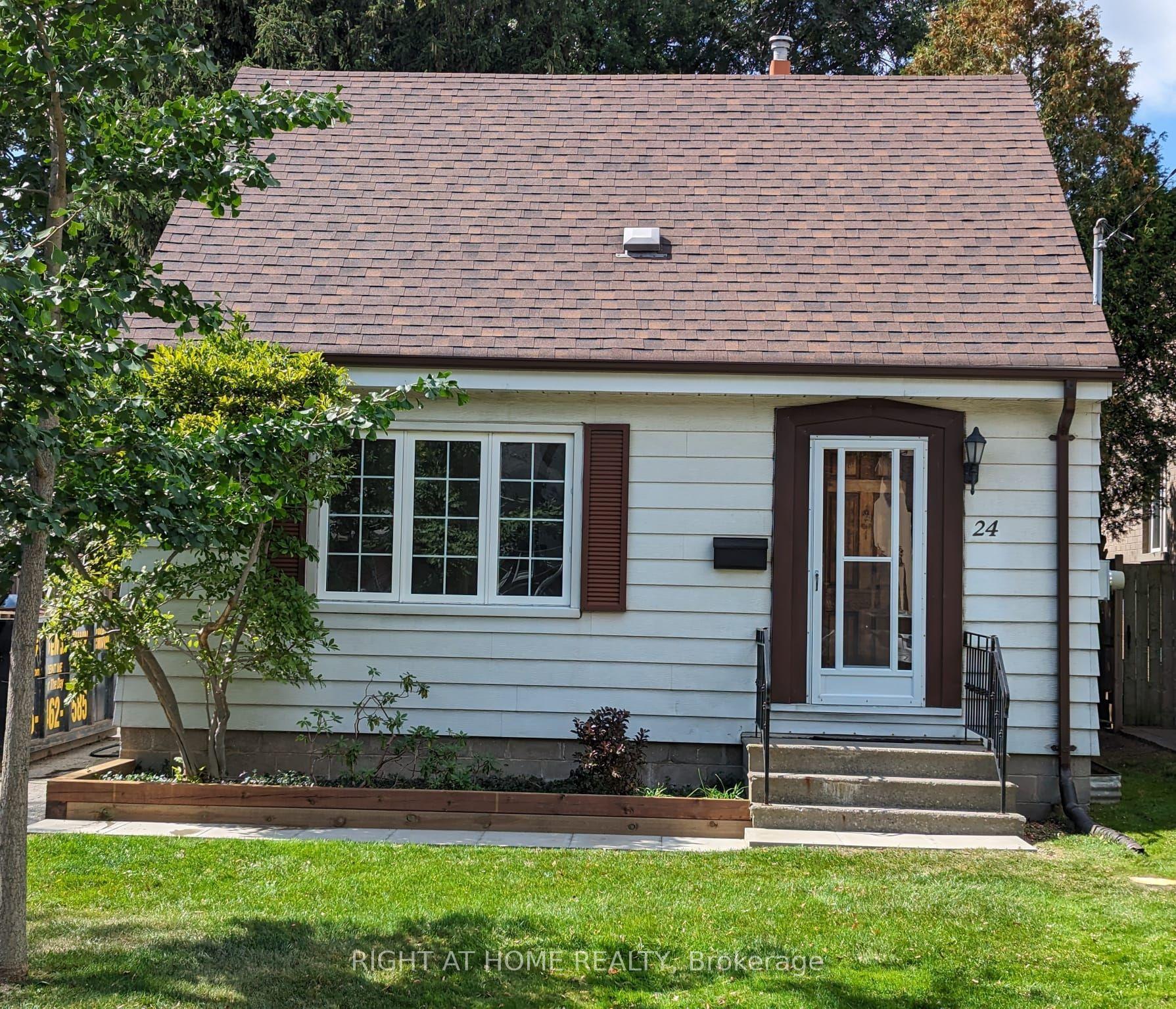 24 Harewood Avenue, Toronto — Detached for lease, photo 1