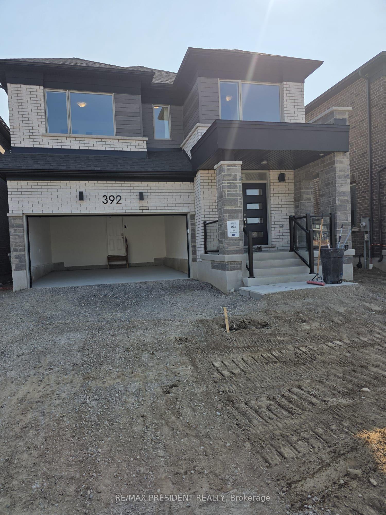 392 SANDYMOUNT Street E, Kitchener — Detached for lease, photo 1