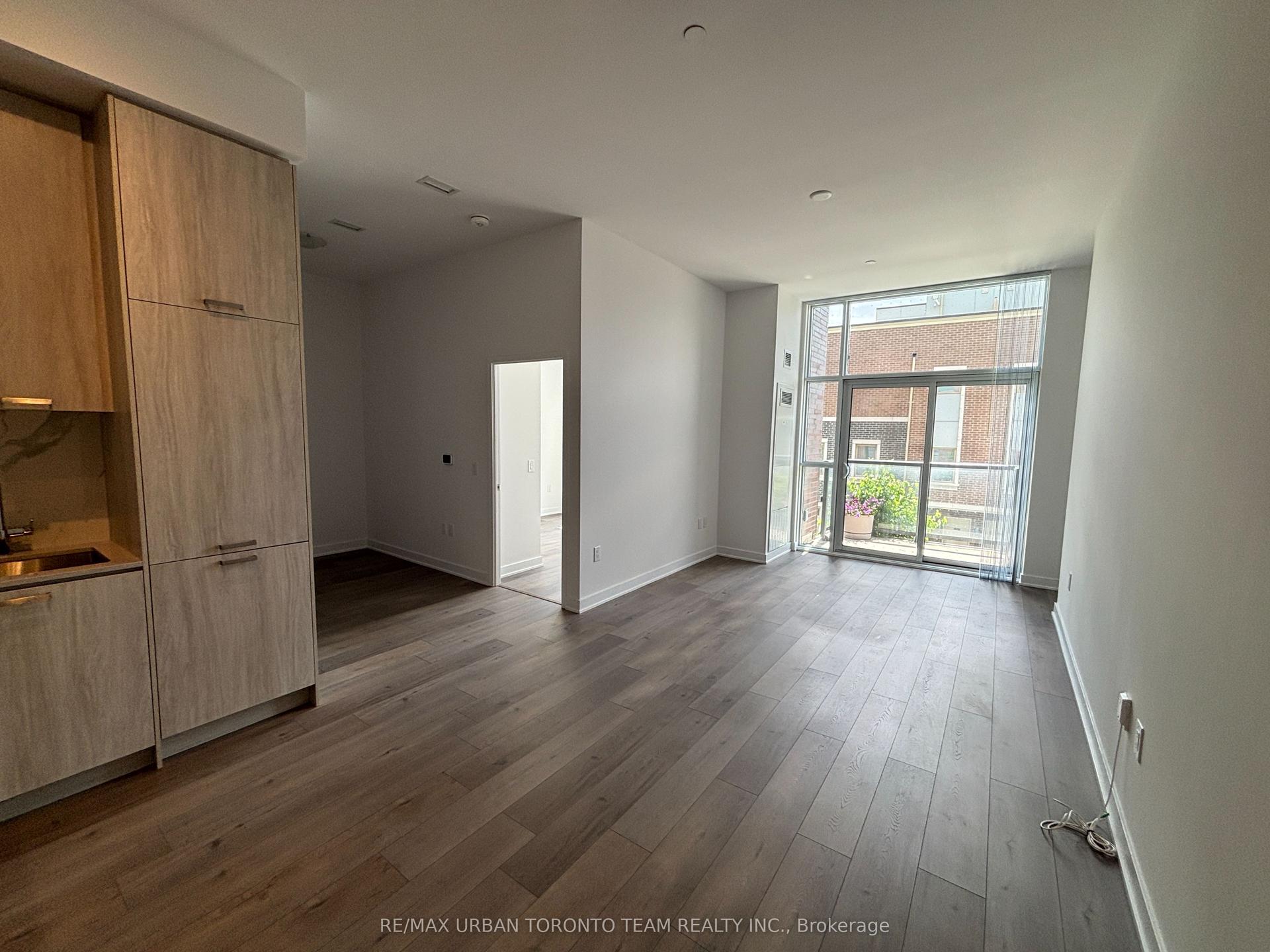 38 Honeycrisp Crescent 202 #202 — photo 1