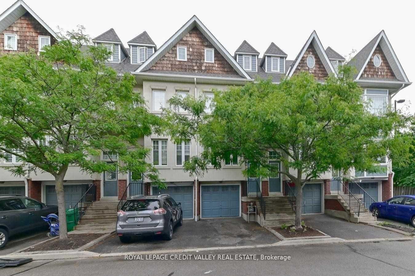 800 Dundas Street W 39 #39, Mississauga — Condo Town for lease, photo 1