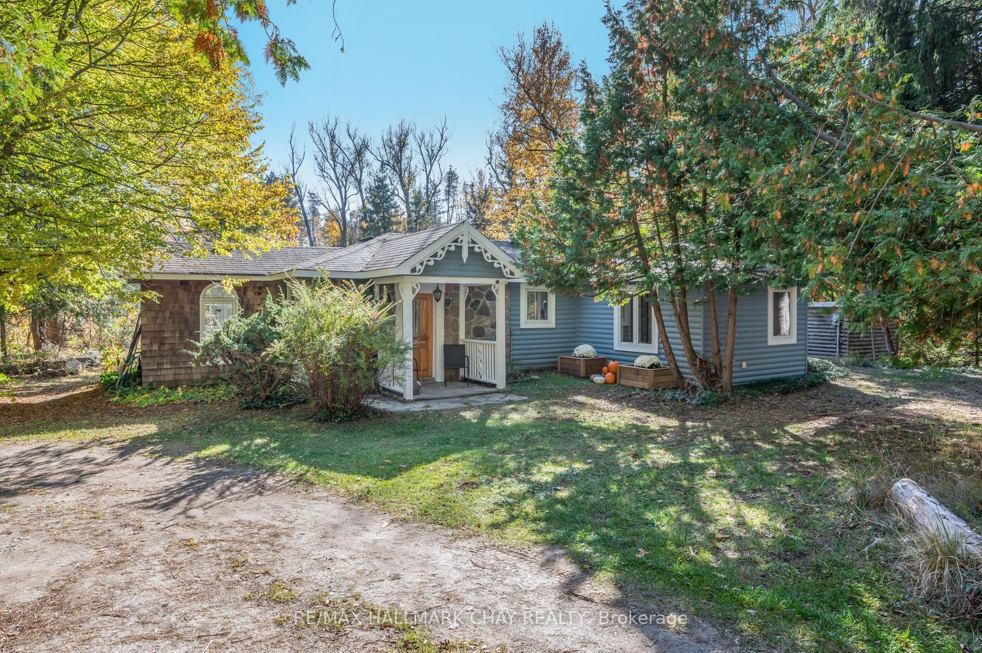 667156 20 Side Road — photo 1