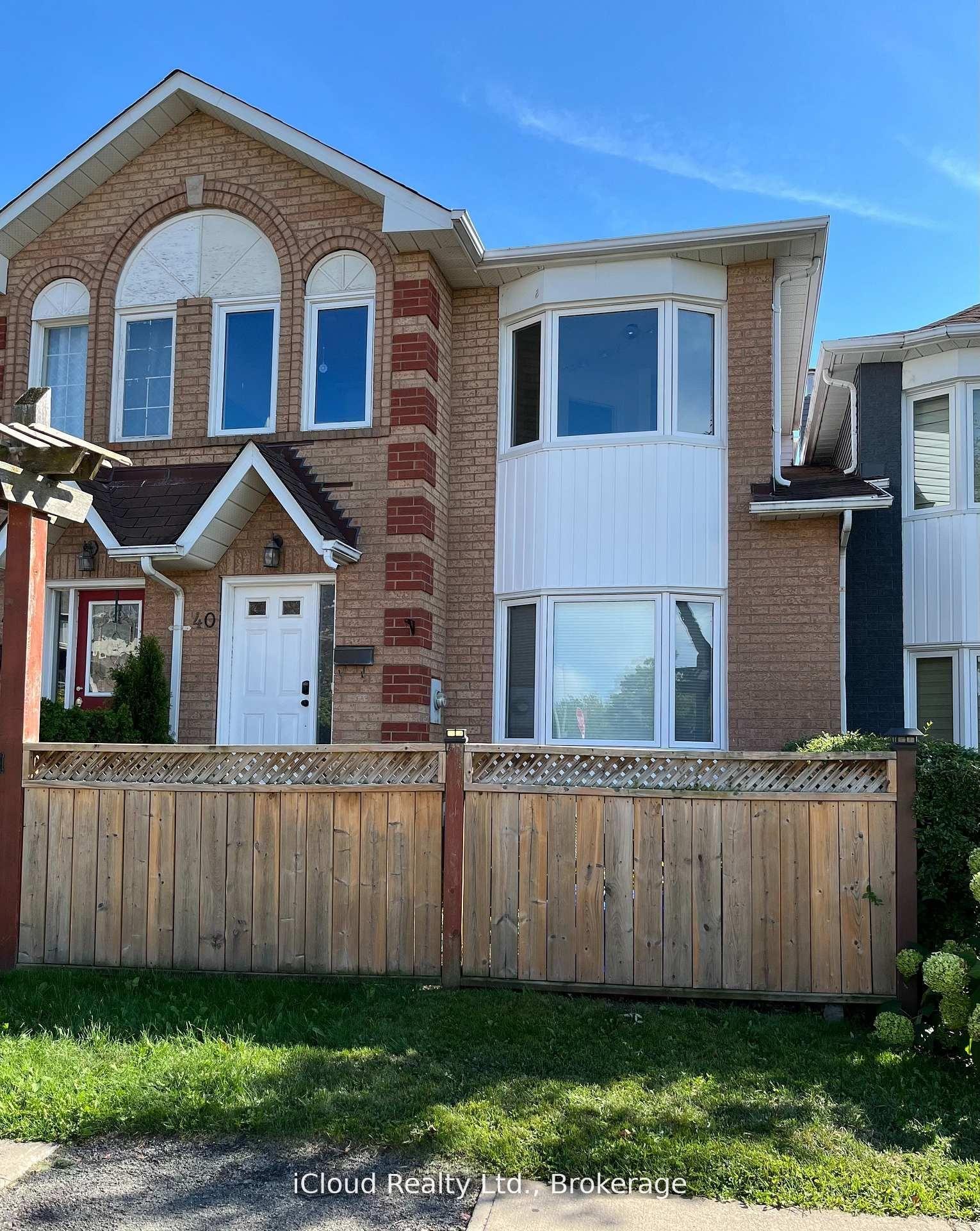 40 Glenashton Drive, Oakville — Townhouse for sale, photo 1