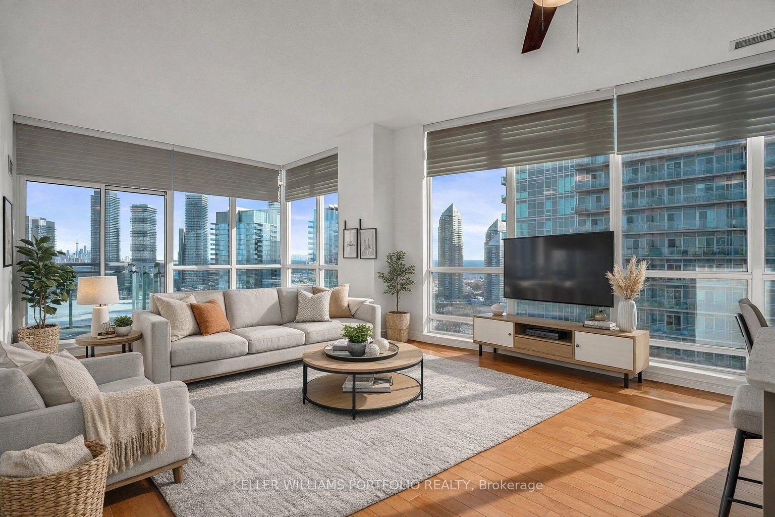 185 Legion Road N PH7 #PH7, Toronto — Condo for sale, photo 1