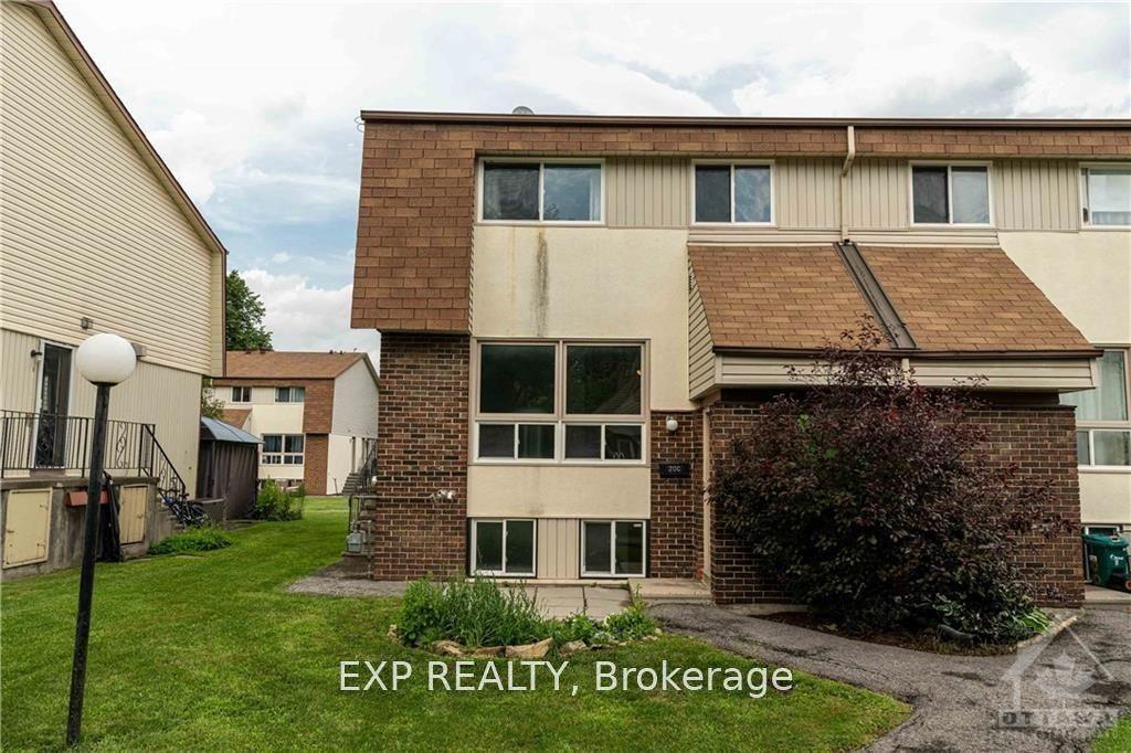 20 FORESTER Crescent C #C, Bells Corners and South to Fallowfield — Condo Town for lease, photo 1
