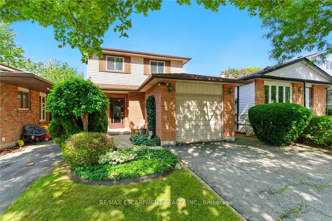 39 Megna Court — photo 1