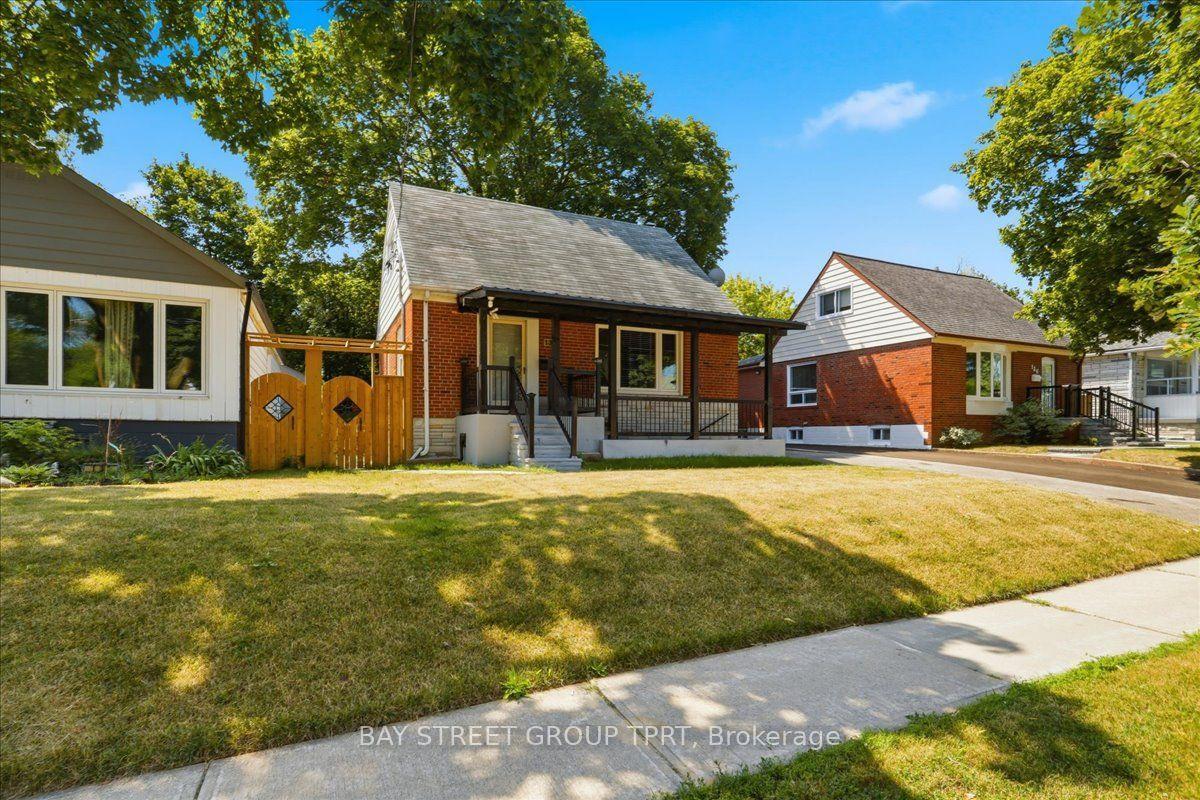 134 Clearbrooke Circle, Toronto — Detached for sale, photo 1