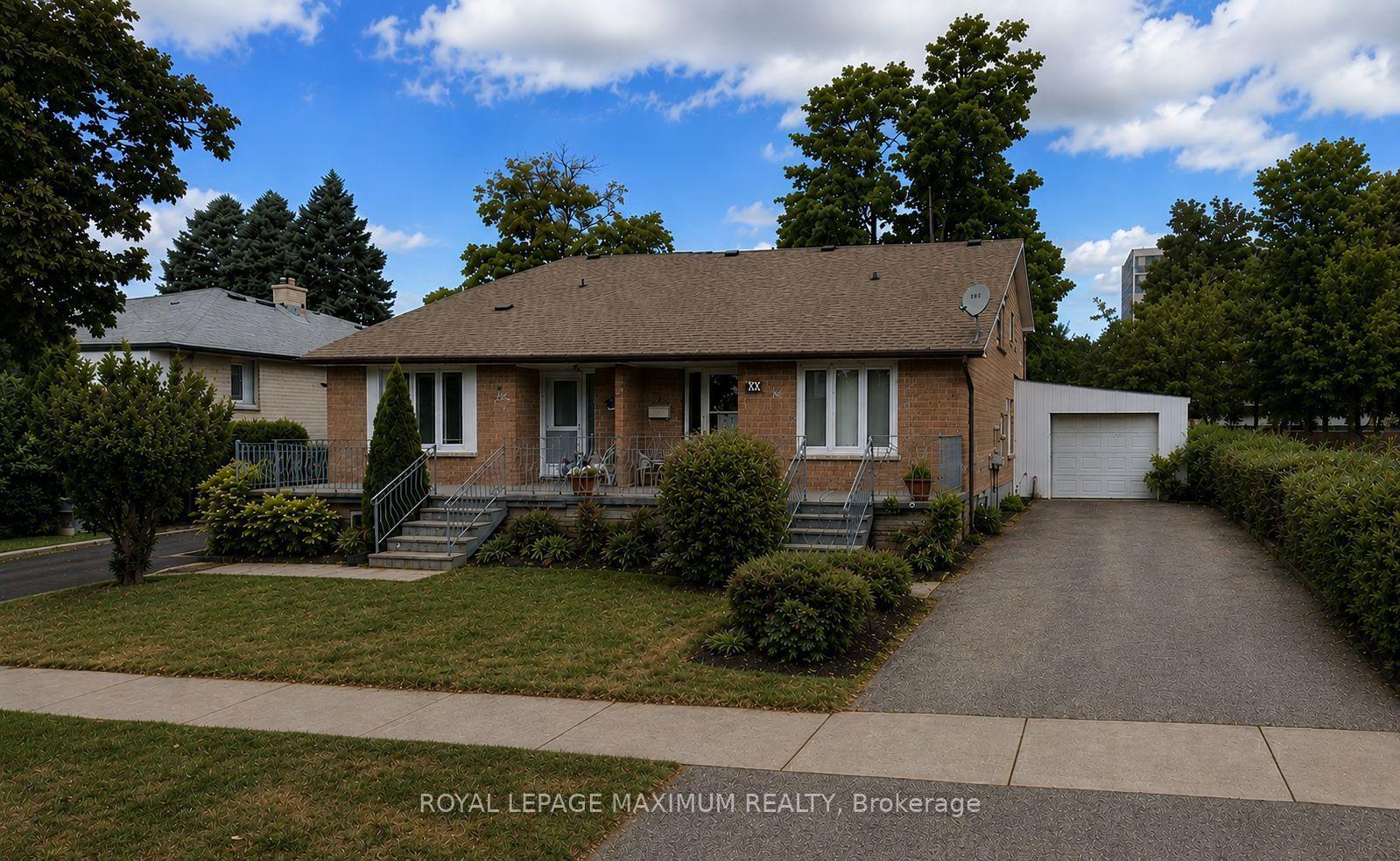 40 Broadoaks Drive, Toronto — Semi-Detached for sale, photo 1