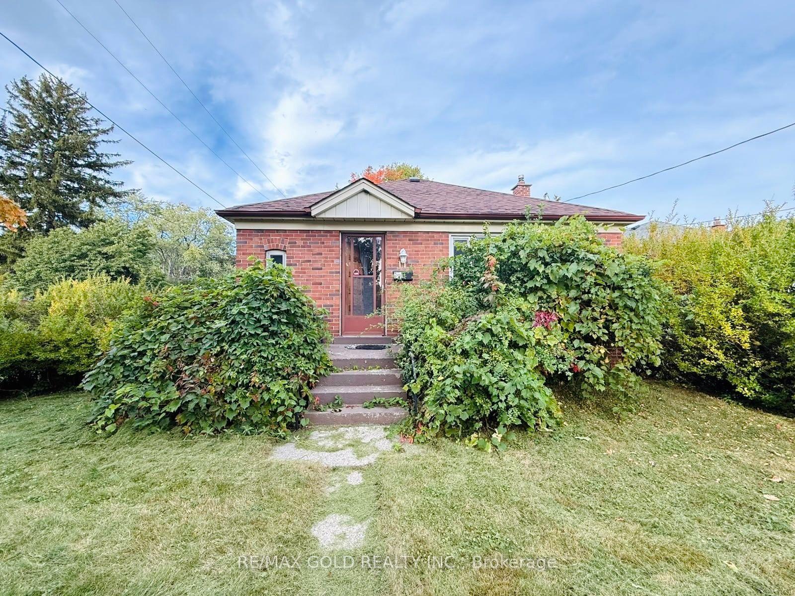 11 Pine Avenue N, Mississauga — Detached for lease, photo 1