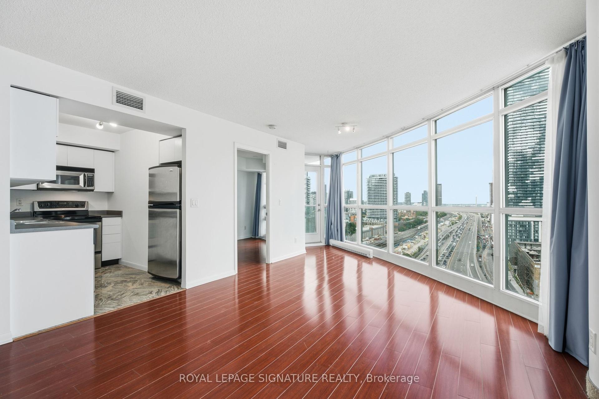 18 Yonge Street 2011 #2011, Toronto — Condo for sale, photo 1