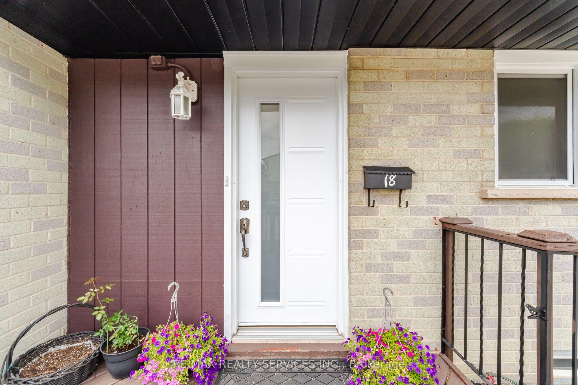 18 Gold Pine Court, Brampton — Detached for sale, photo 1