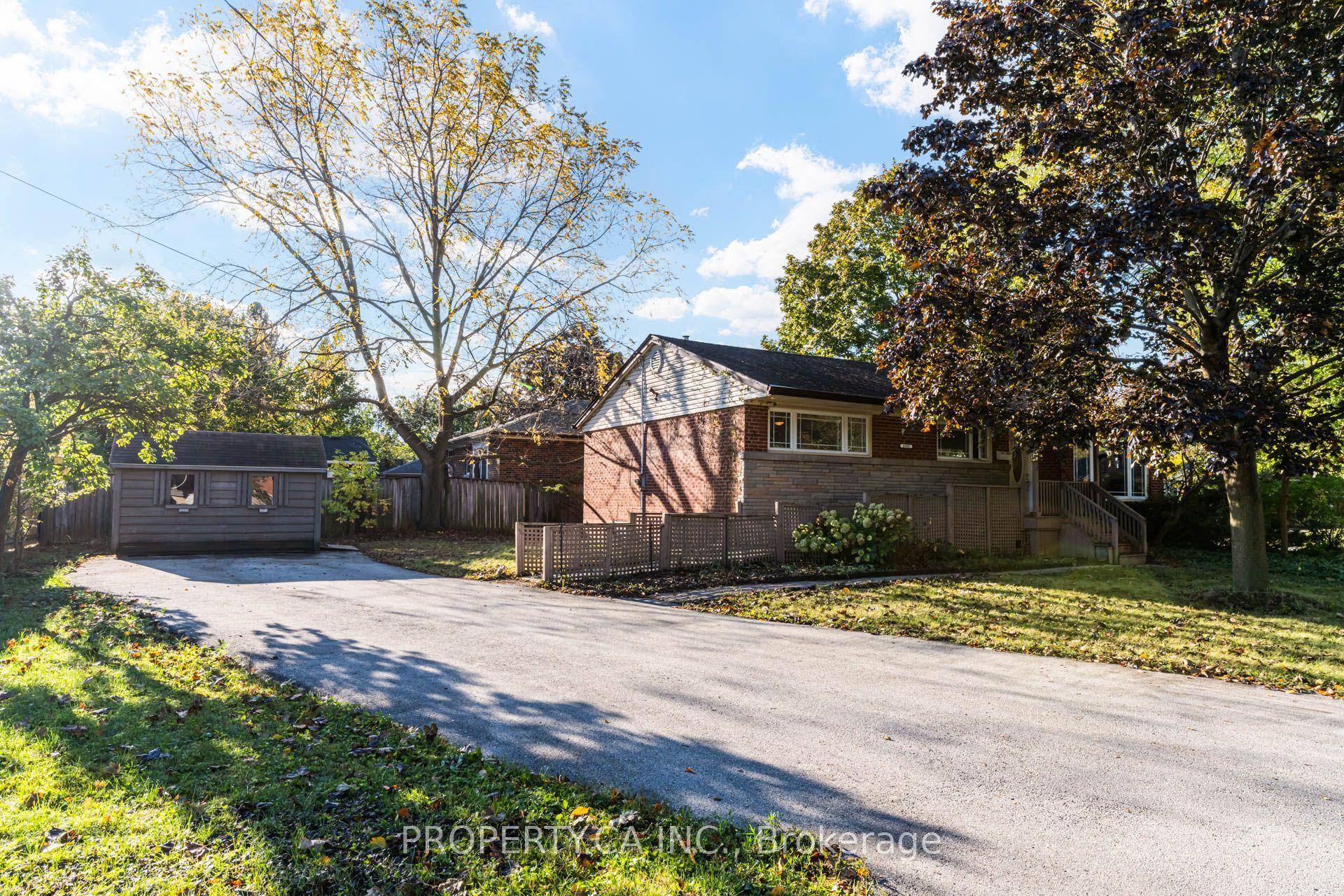 2302 Redfern Road, Burlington — Detached for sale, photo 1