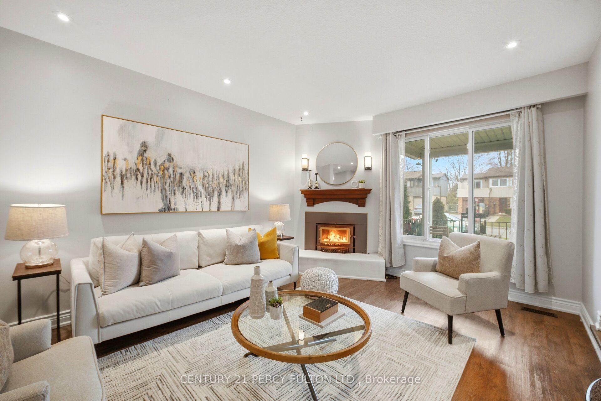 1786 Listowell Crescent — photo 1