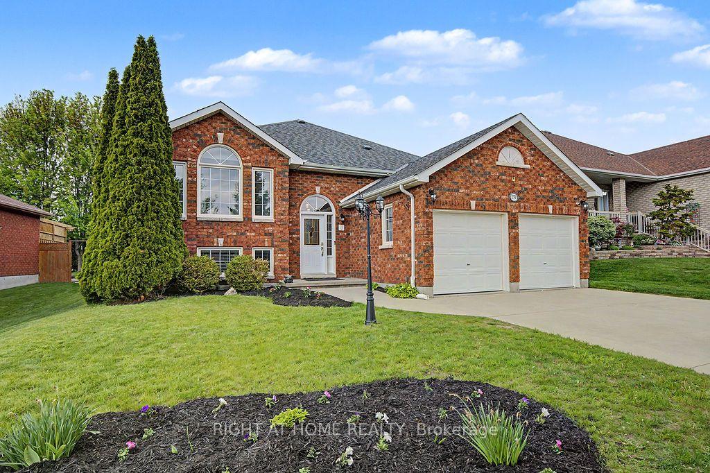 270 Ivey Crescent — photo 1
