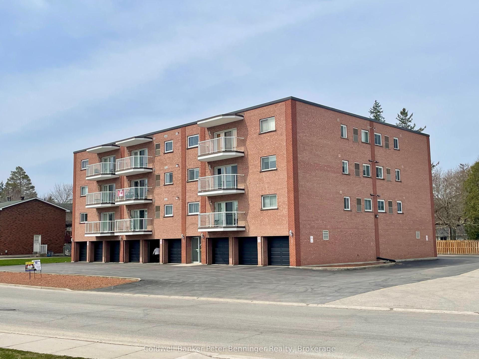 203 McNab Street 206 #206 — photo 1