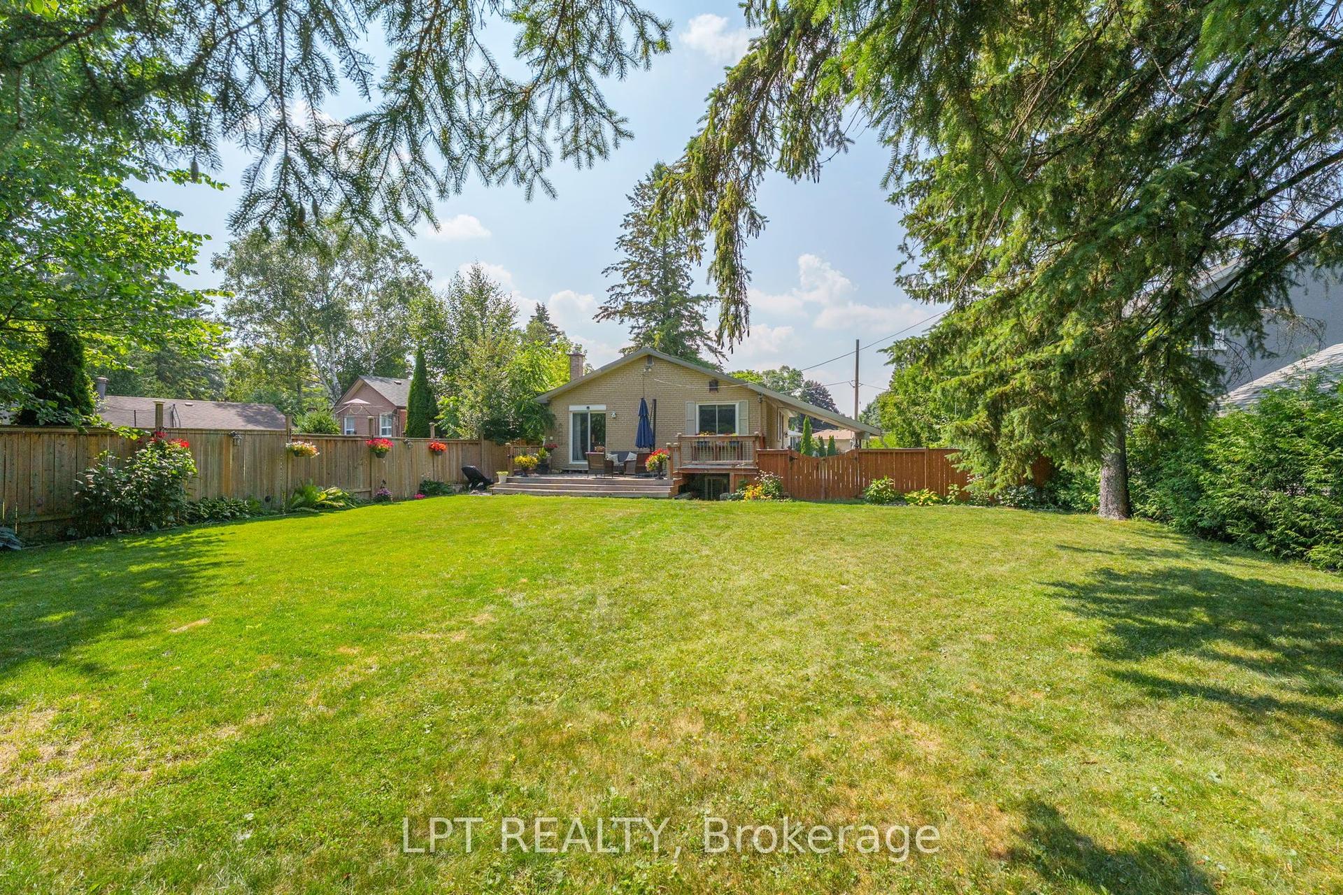 31 Patrick Drive, Aurora — Detached for sale, photo 1