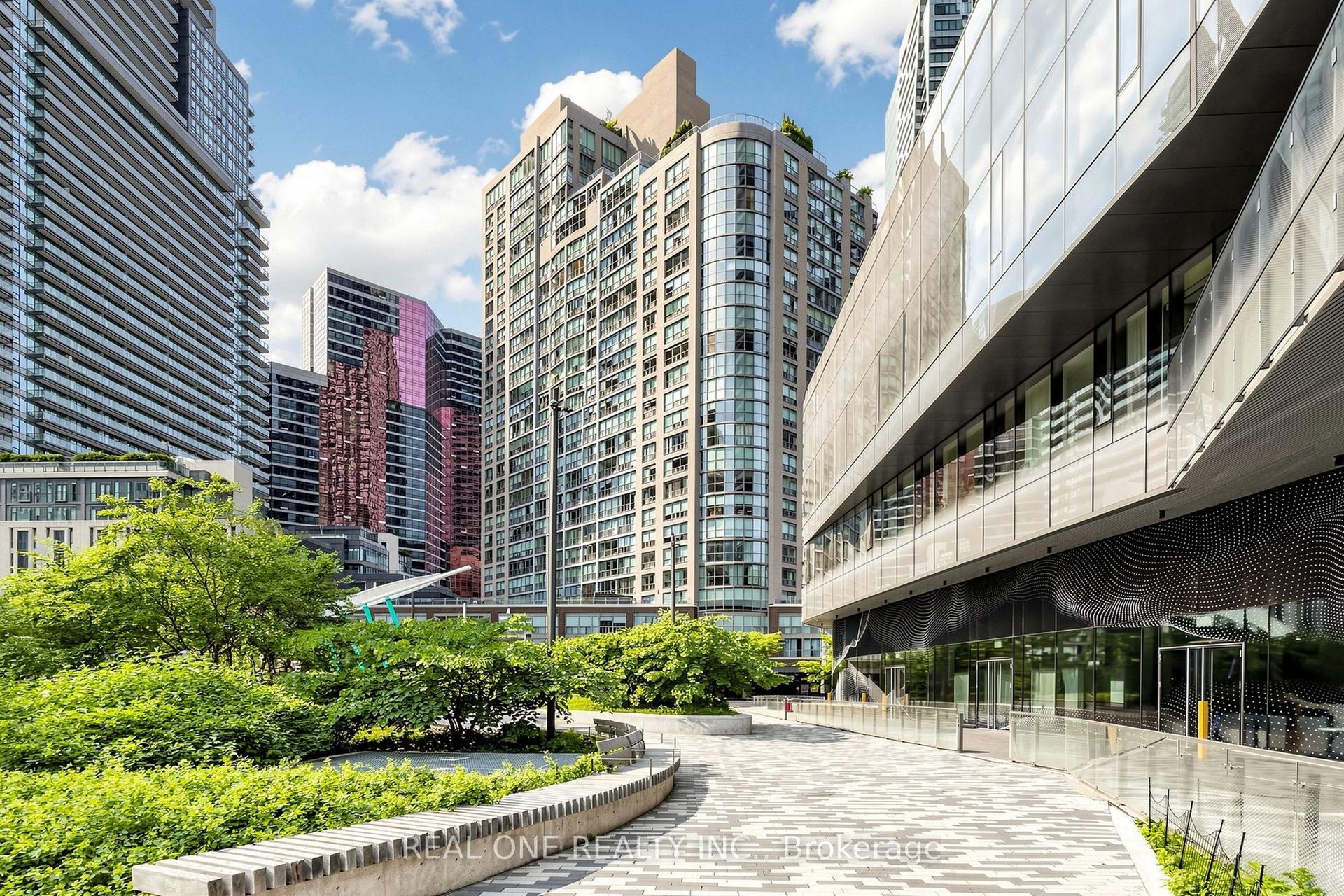 24 Wellesley Street W 306 #306, Toronto — Condo for lease, photo 1