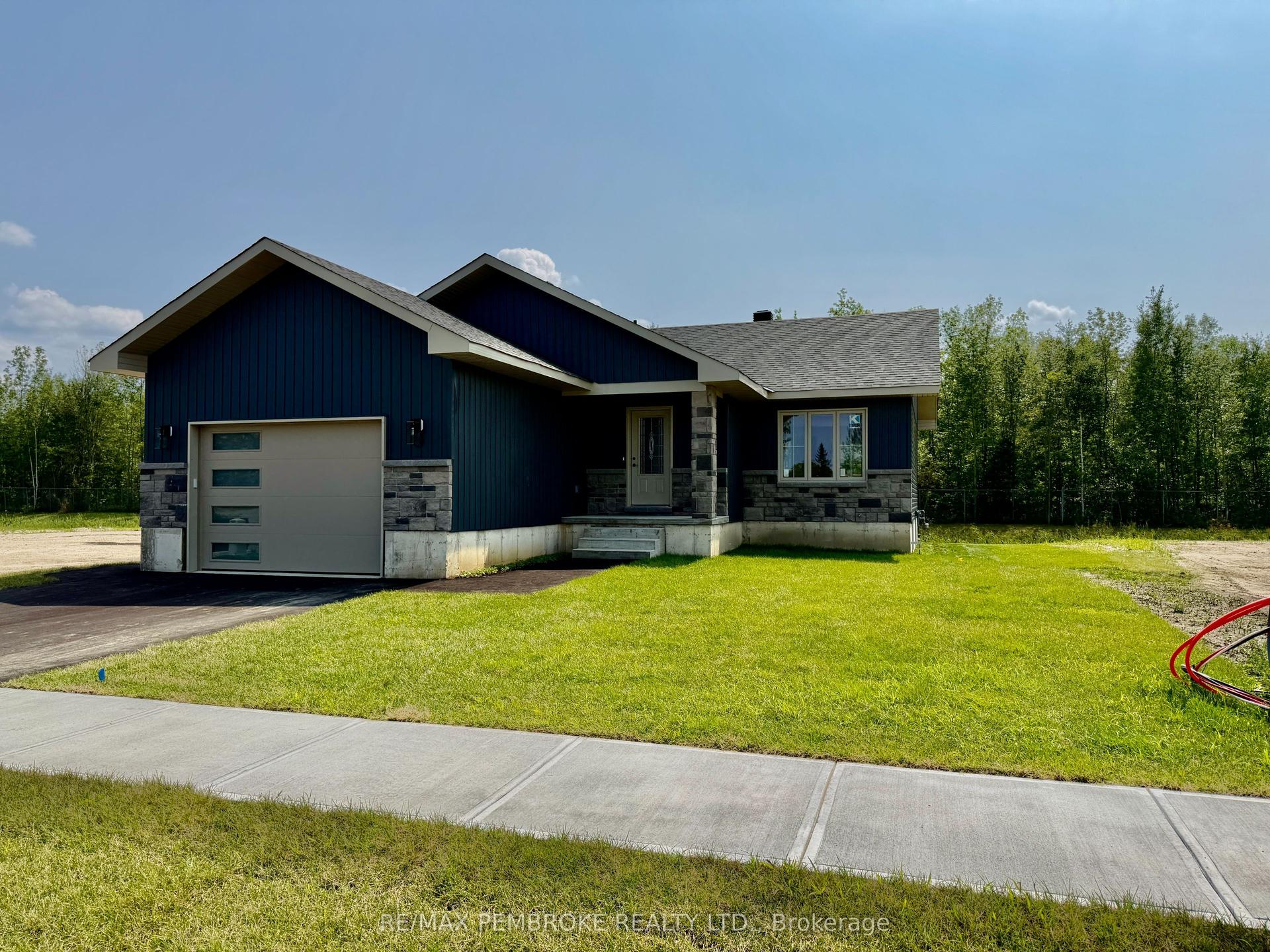 13 Eddy Crescent, Pembroke — Detached for sale, photo 1