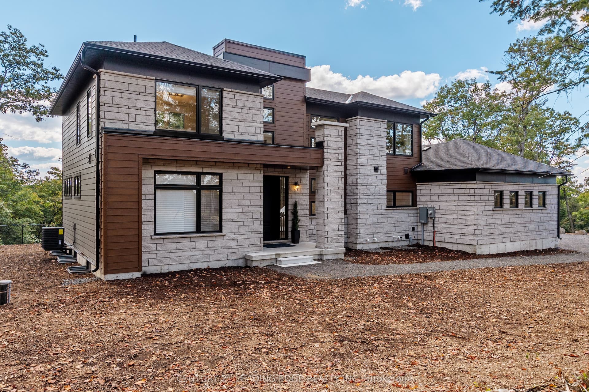 1023 Kingsridge Court — photo 1