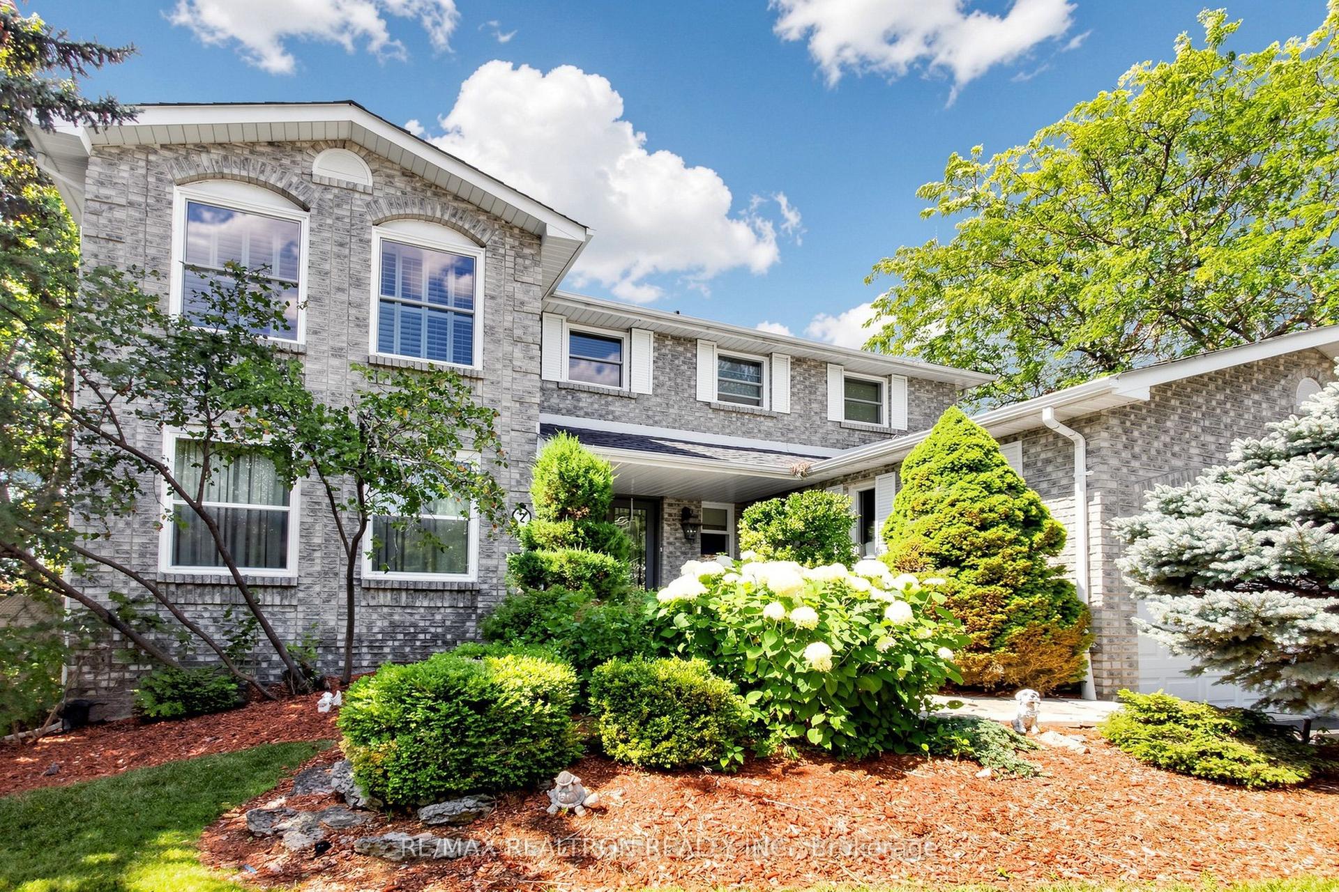 2 Manor Place, Brampton — Detached for sale, photo 1