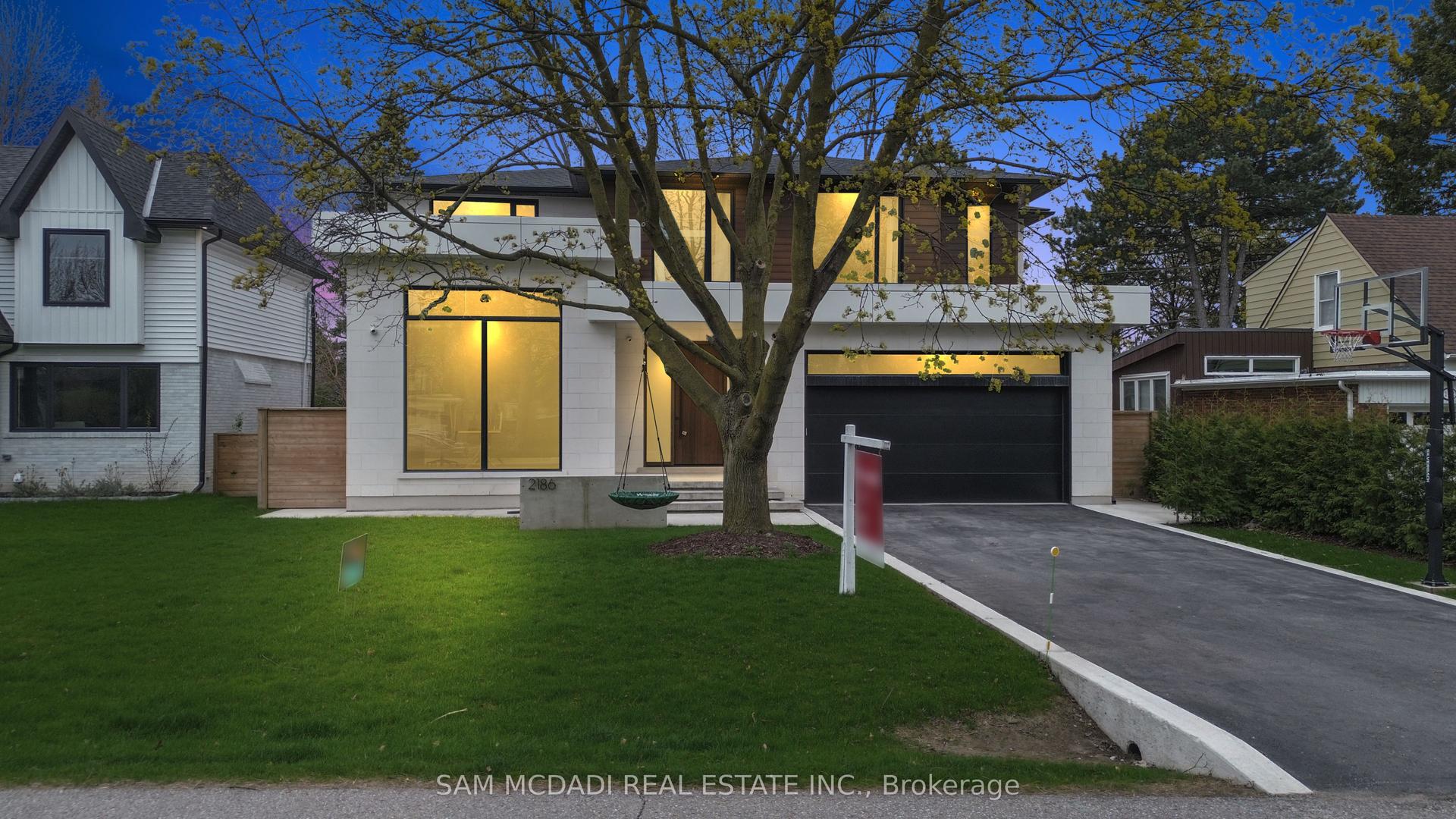 2186 Harcourt Crescent — photo 1