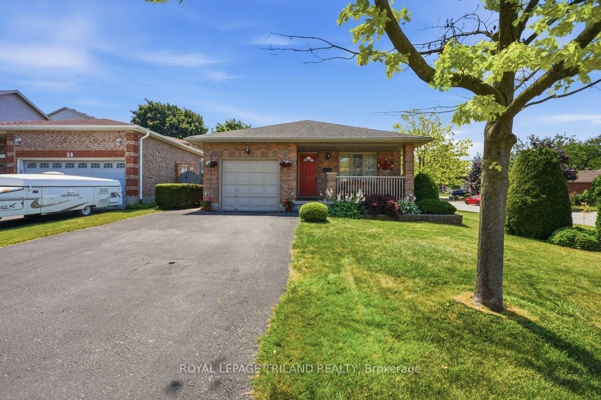 34 Gerald Crescent, London South — Detached for sale, photo 1