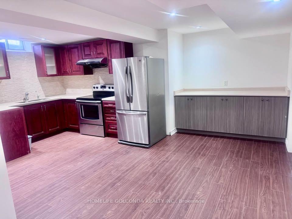 83 Berwick ( basement ) Crescent — photo 1