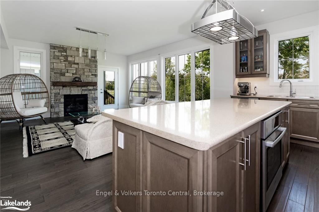 364 Yellow Birch Crescent — photo 1