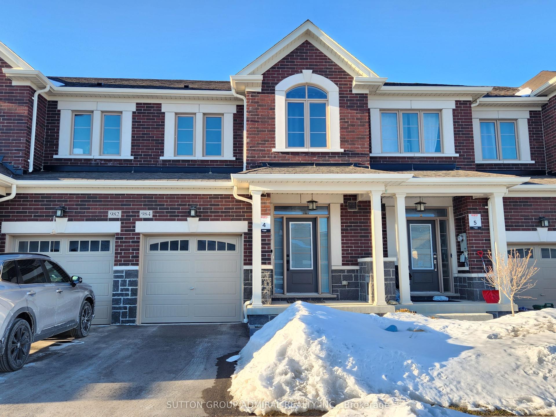 984 Crowsnest Hollow — photo 1