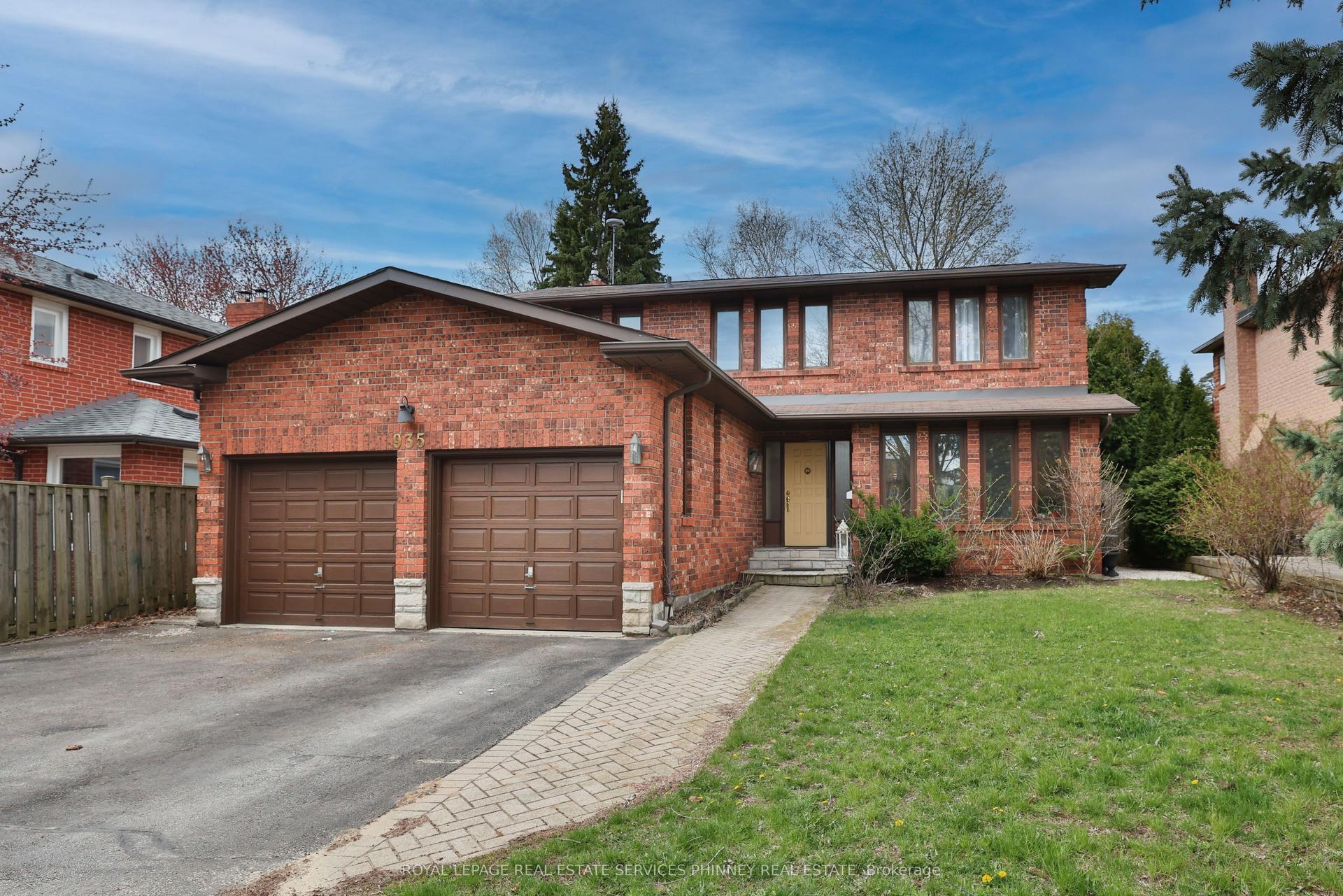 935 Red Pine Crescent — photo 1