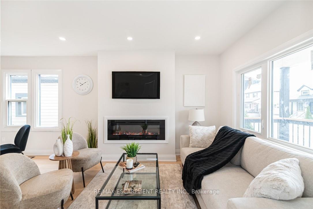 297 BRITANNIA Avenue — photo 1