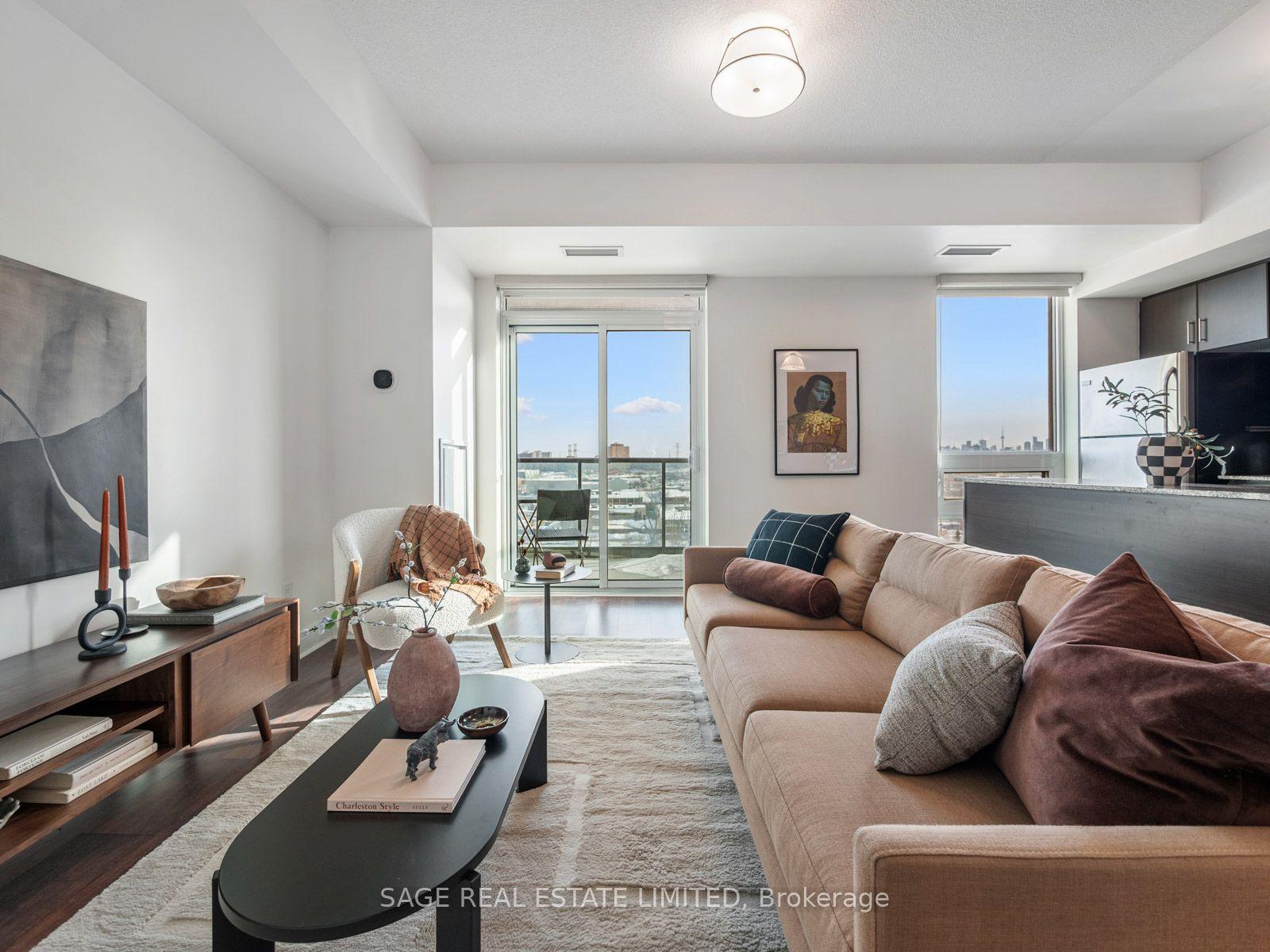 35 Brian Peck Crescent 909 #909 — photo 1