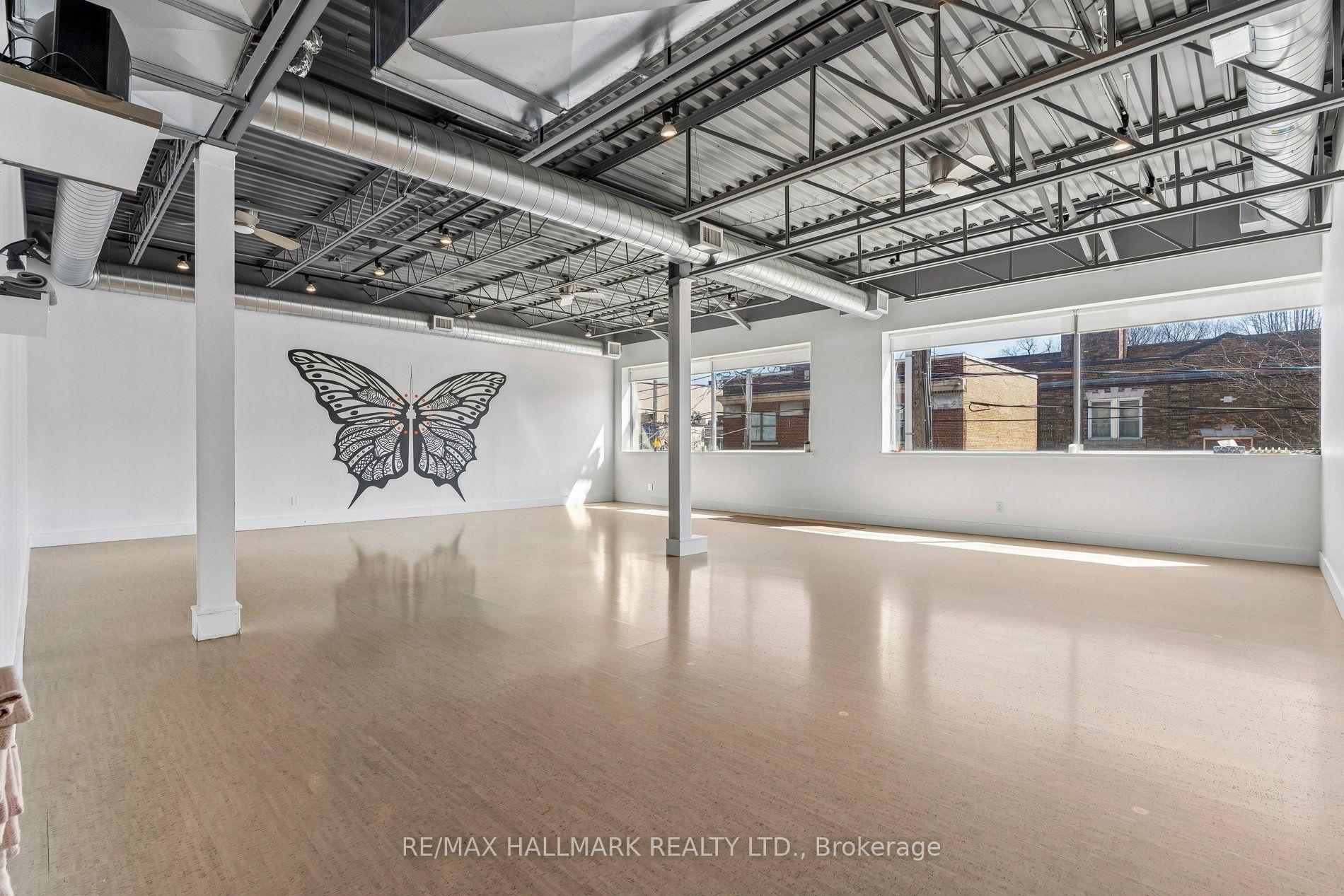 2034 Queen Street E — photo 1