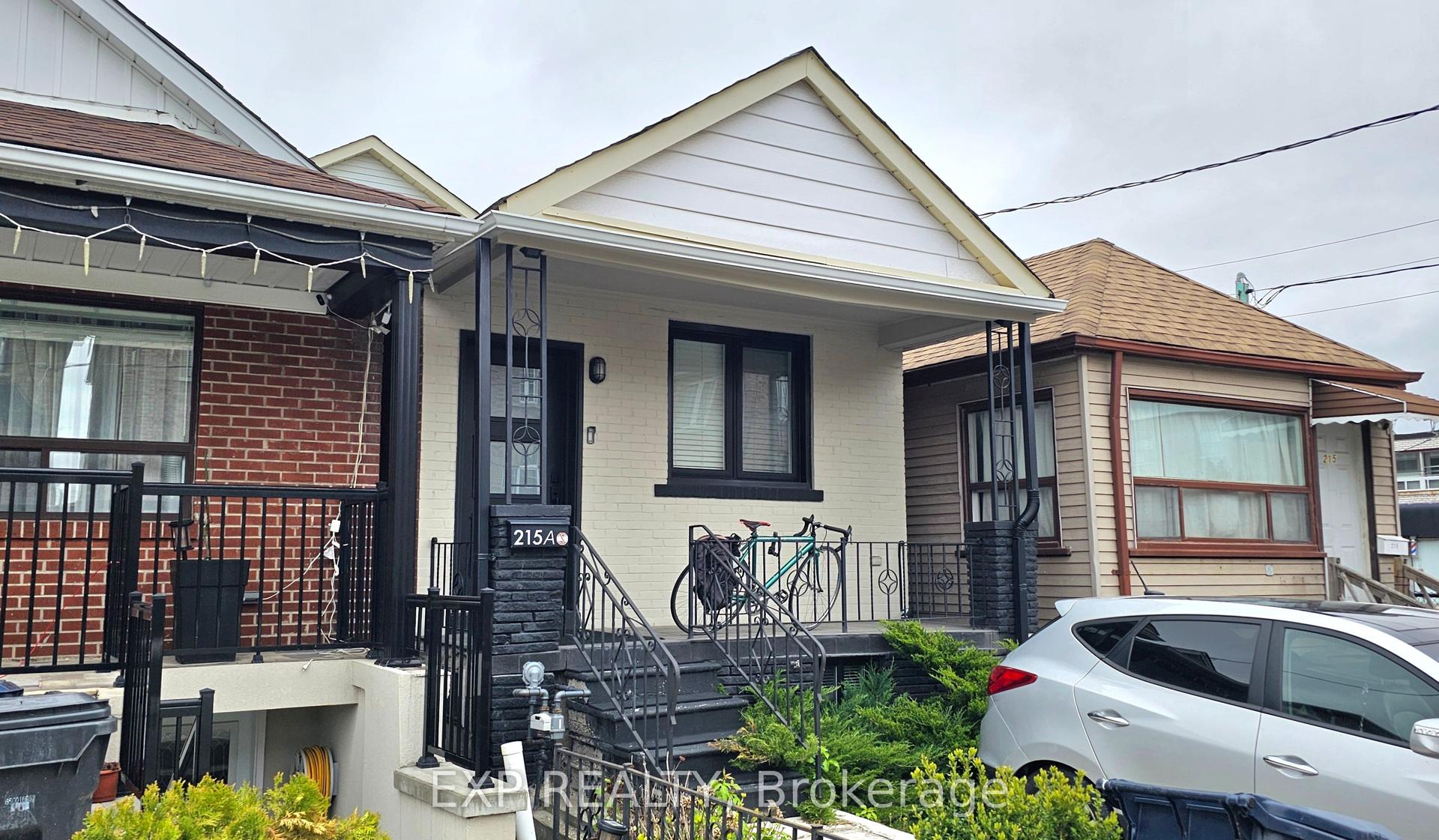 215A Chambers Avenue — photo 1