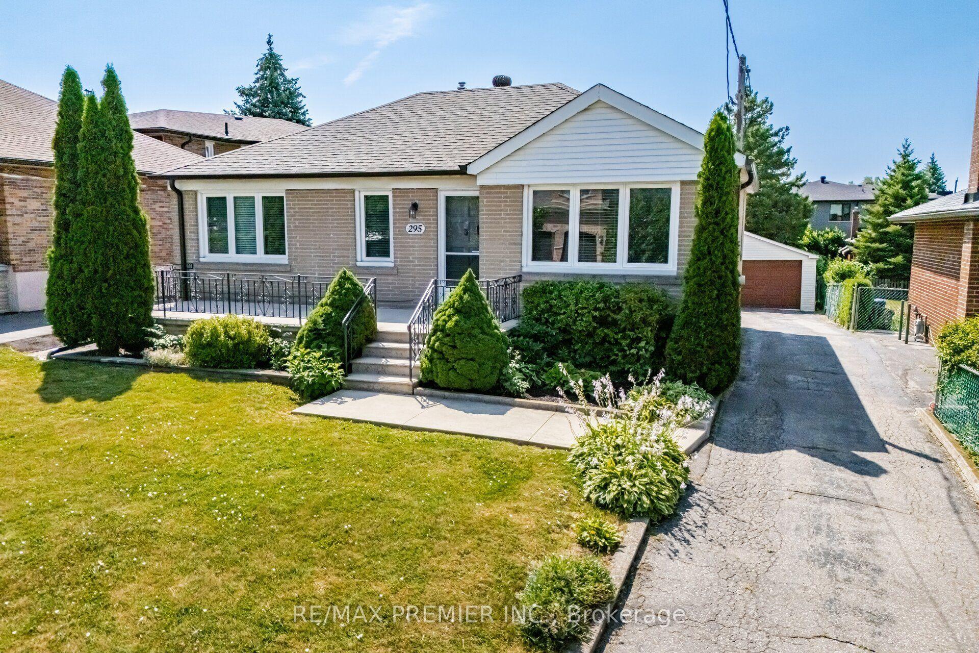 295 Falstaff Avenue, Toronto — Detached for sale, photo 1