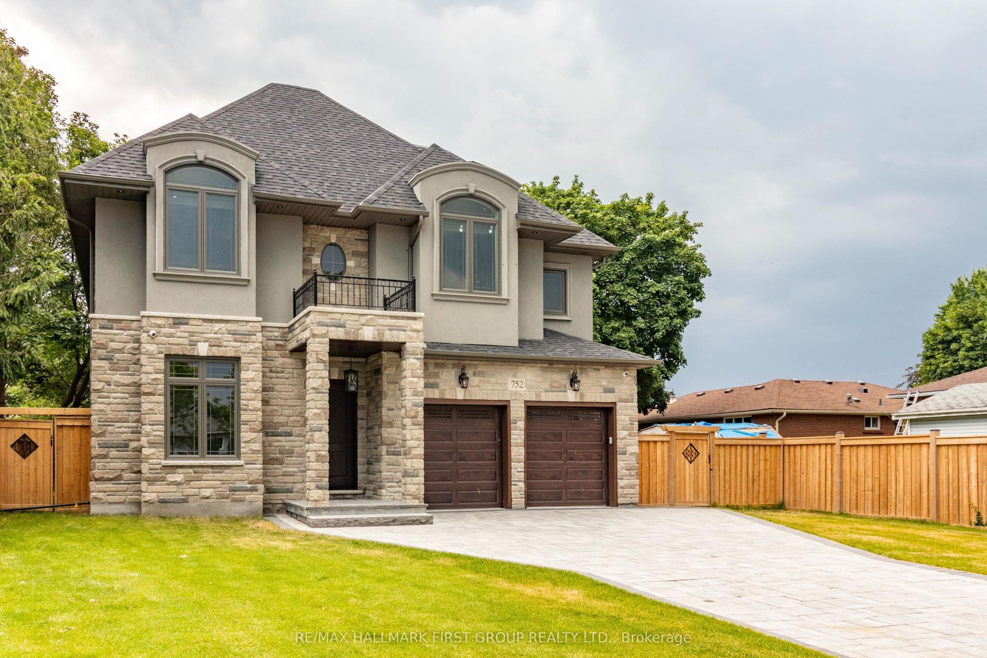 752 Hillview Crescent — photo 1